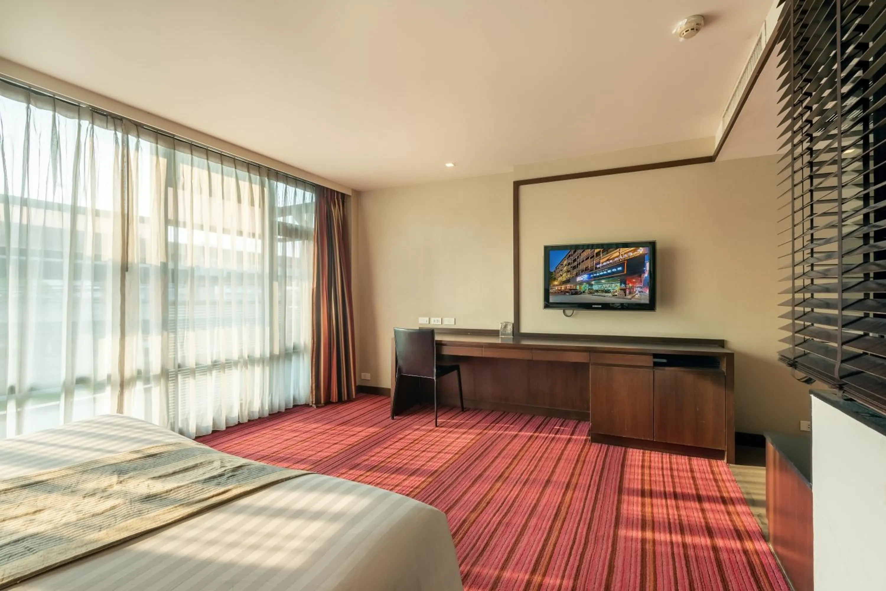 Bed in M2 de Bangkok Hotel