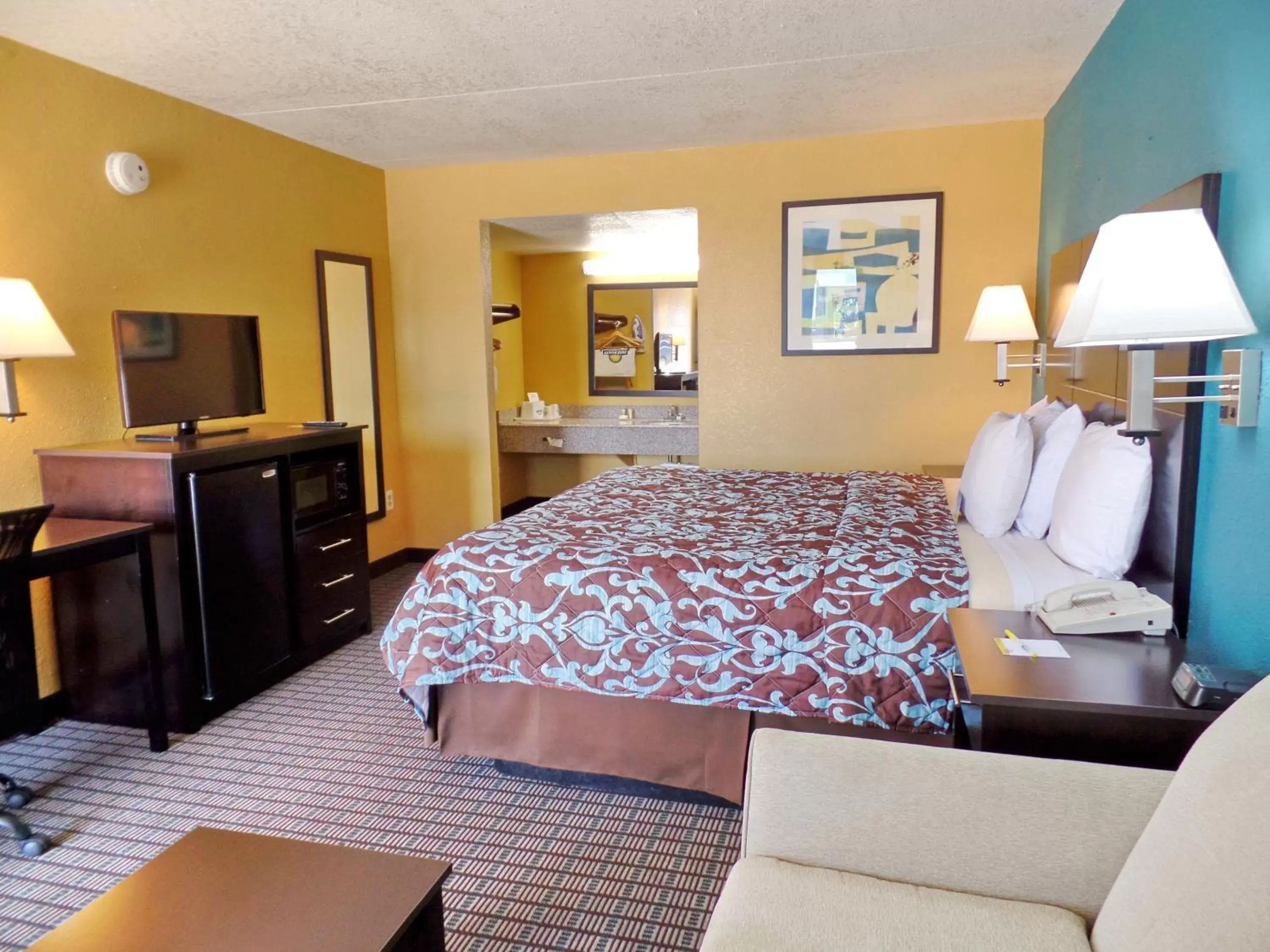 Photo of the whole room, Bed in Days Inn by Wyndham Conway