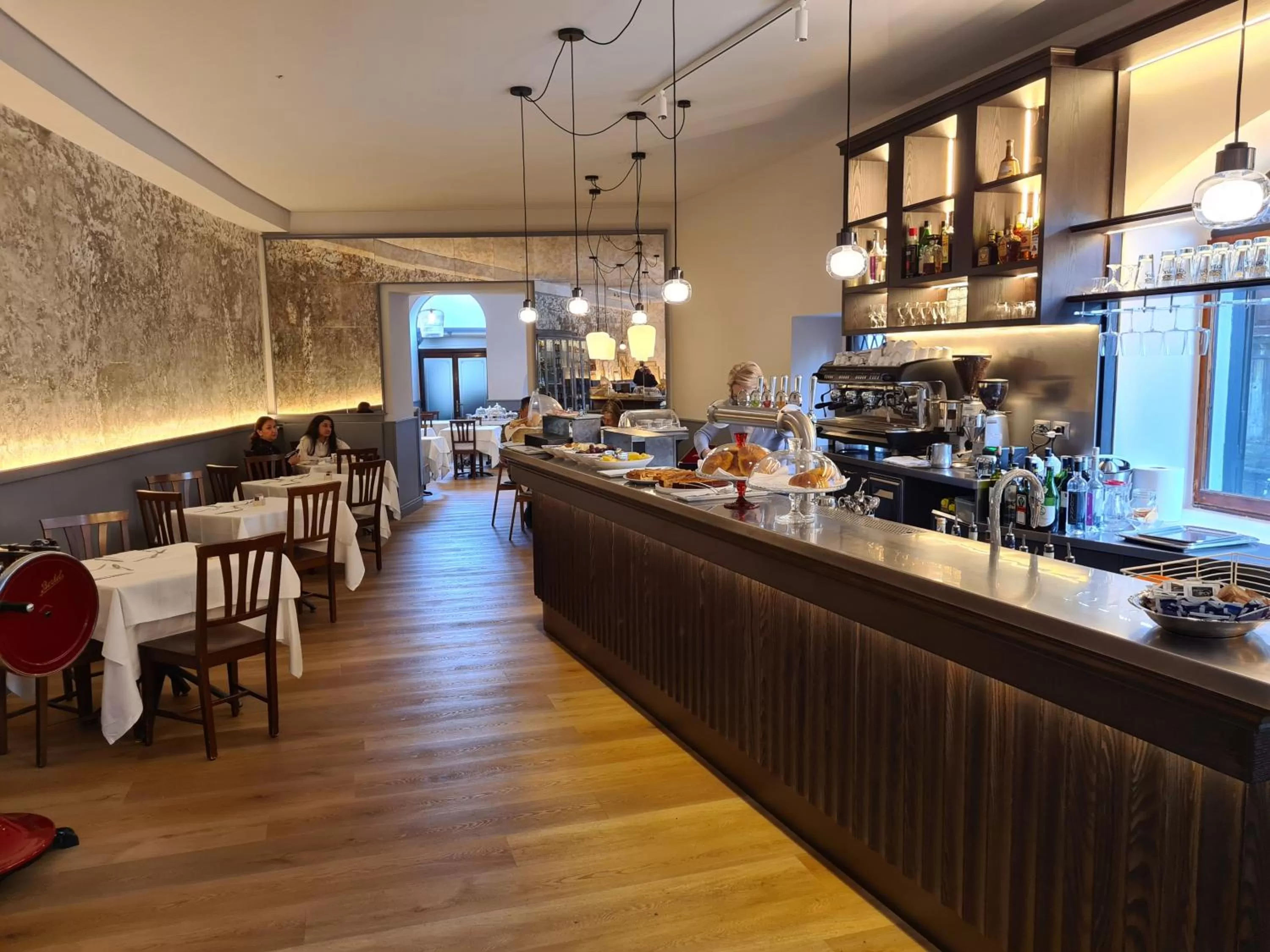 Restaurant/places to eat in Il Sole