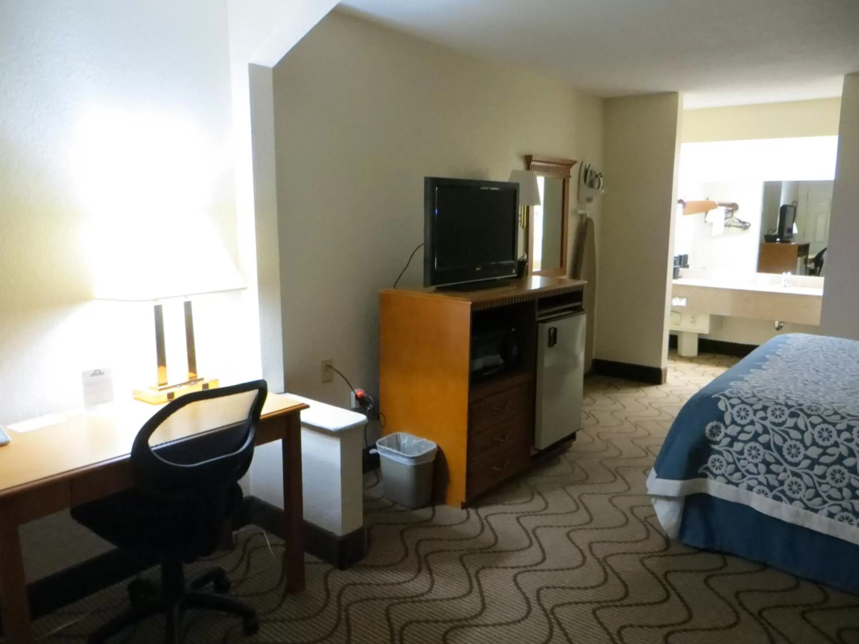 TV/Entertainment Center in Days Inn by Wyndham Elberton