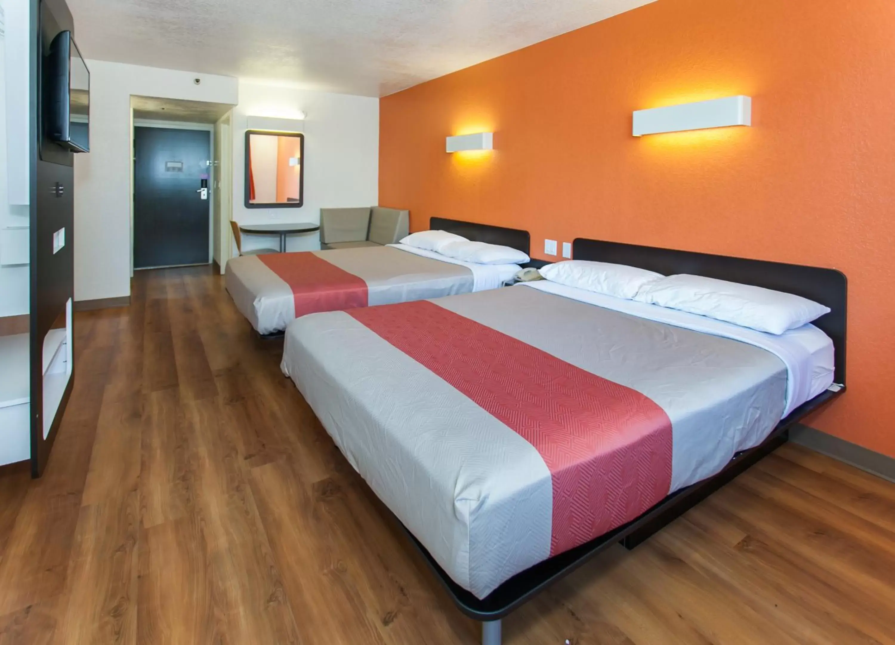 Bedroom, Bed in Motel 6-Los Angeles, CA - Los Angeles - LAX