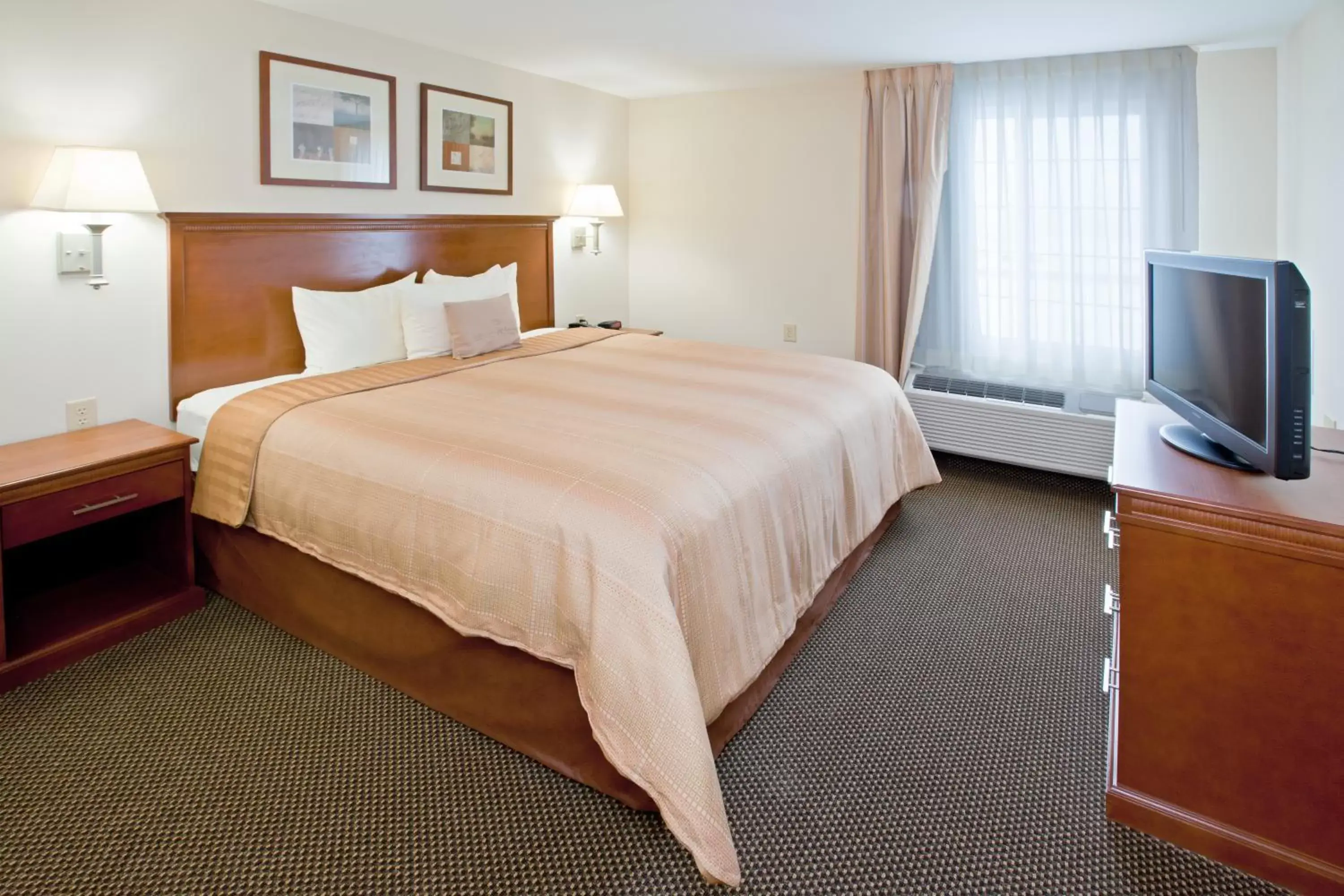 TV and multimedia, Bed in Candlewood Suites Radcliff - Fort Knox, an IHG Hotel