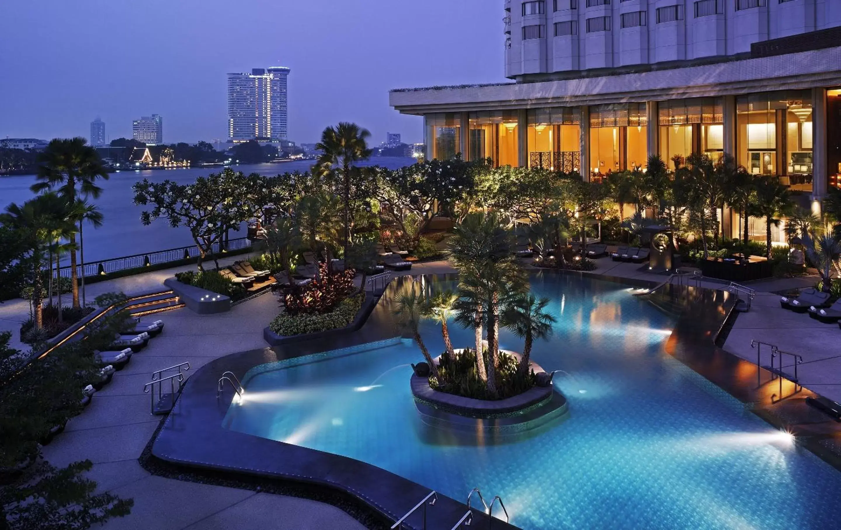 Facade/entrance, Pool View in Shangri-La Bangkok