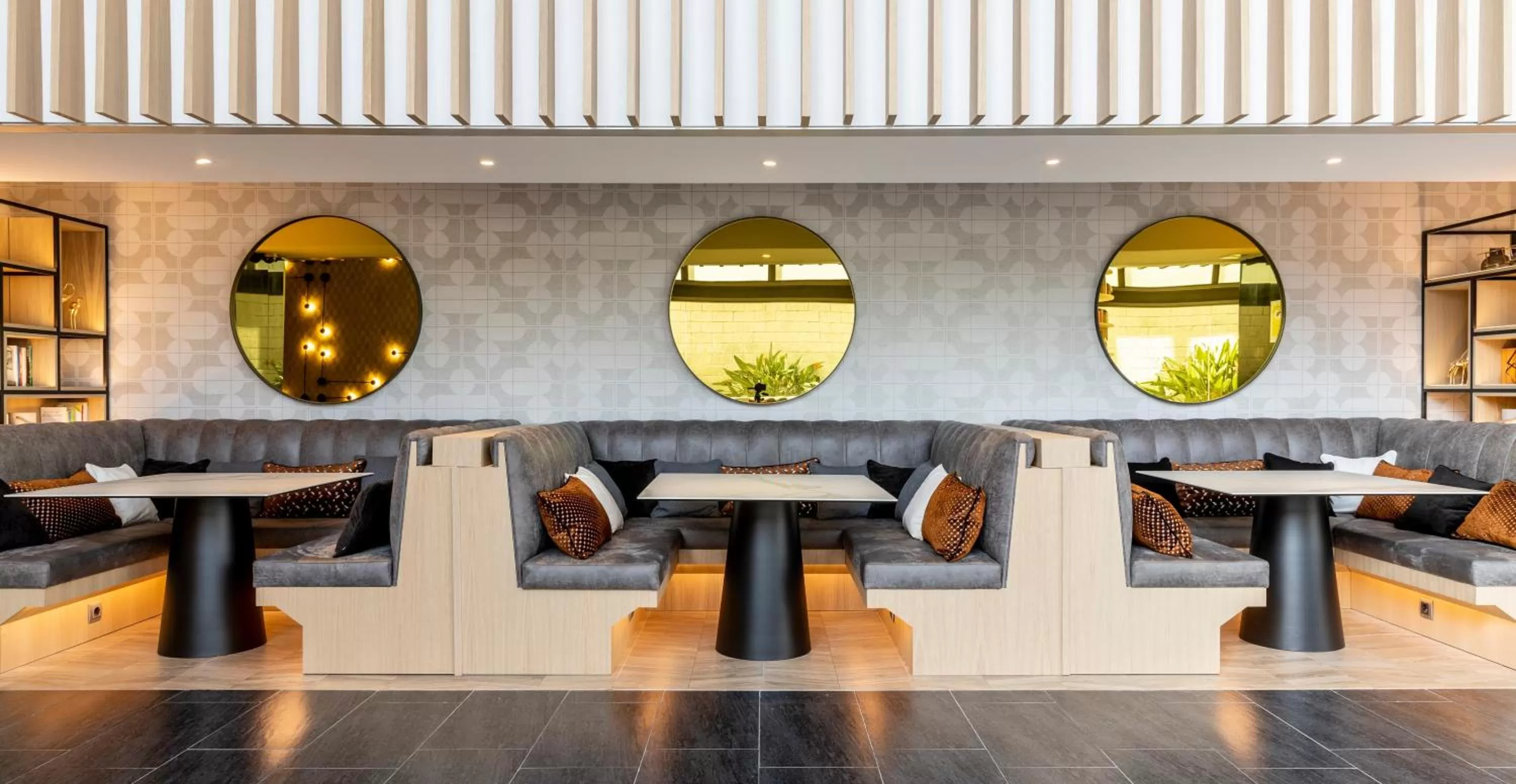 Lobby or reception in Ilunion Barcelona