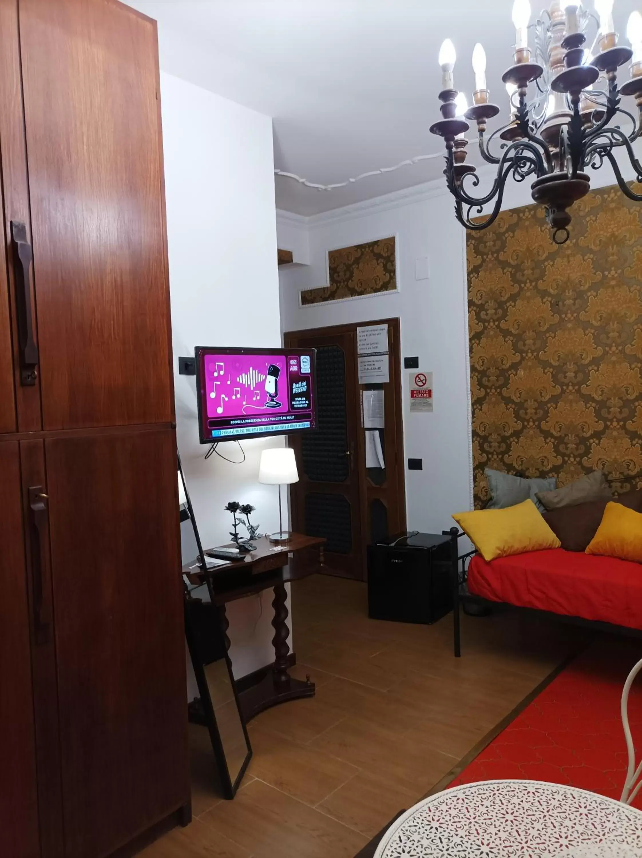 Bed, TV/Entertainment Center in B&B Centrum Palmi