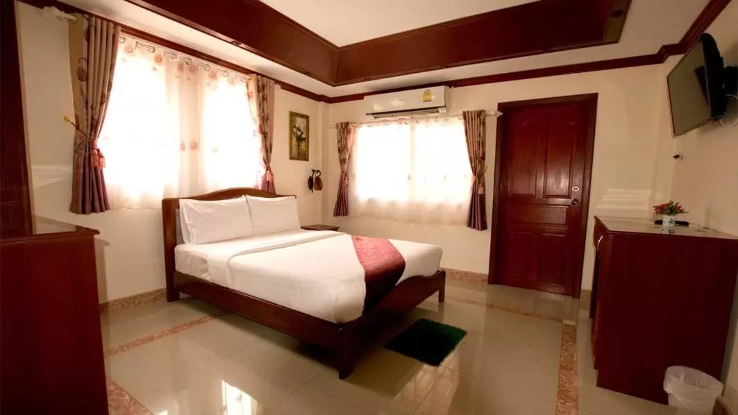 Bed in Bluebird Inn Pattaya