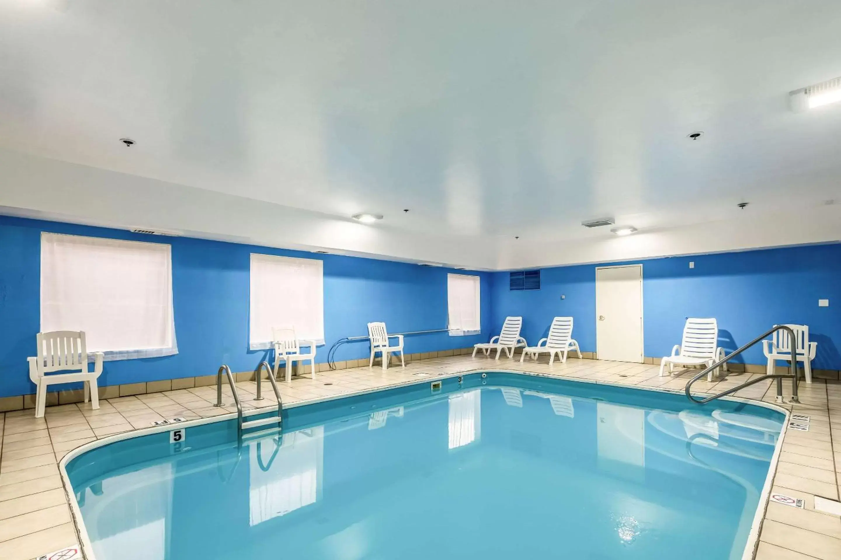Activities, Swimming Pool in Comfort Inn & Suites Dayton