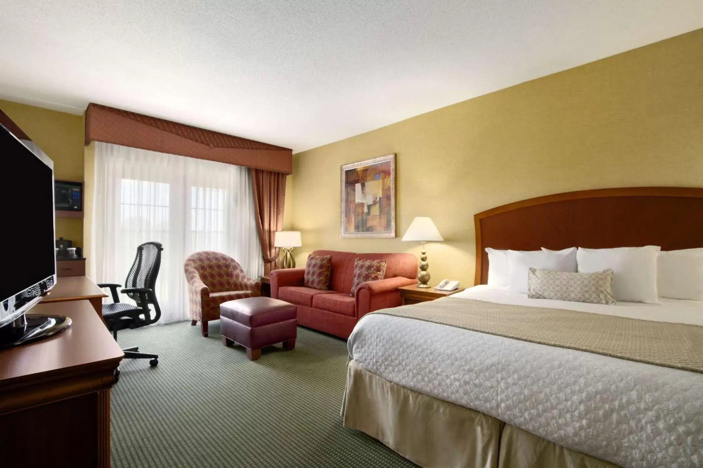 Bed in Embassy Suites by Hilton Greensboro Airport