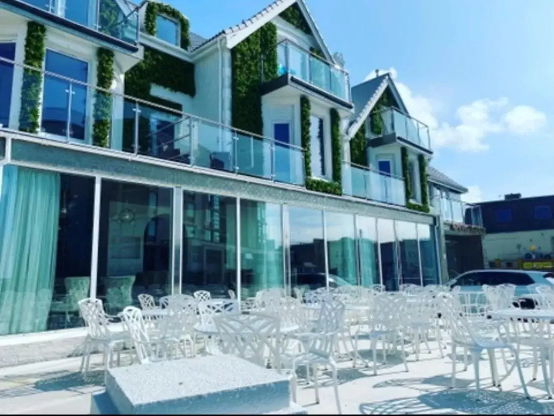 Property Building in Newquay Beach Hotel