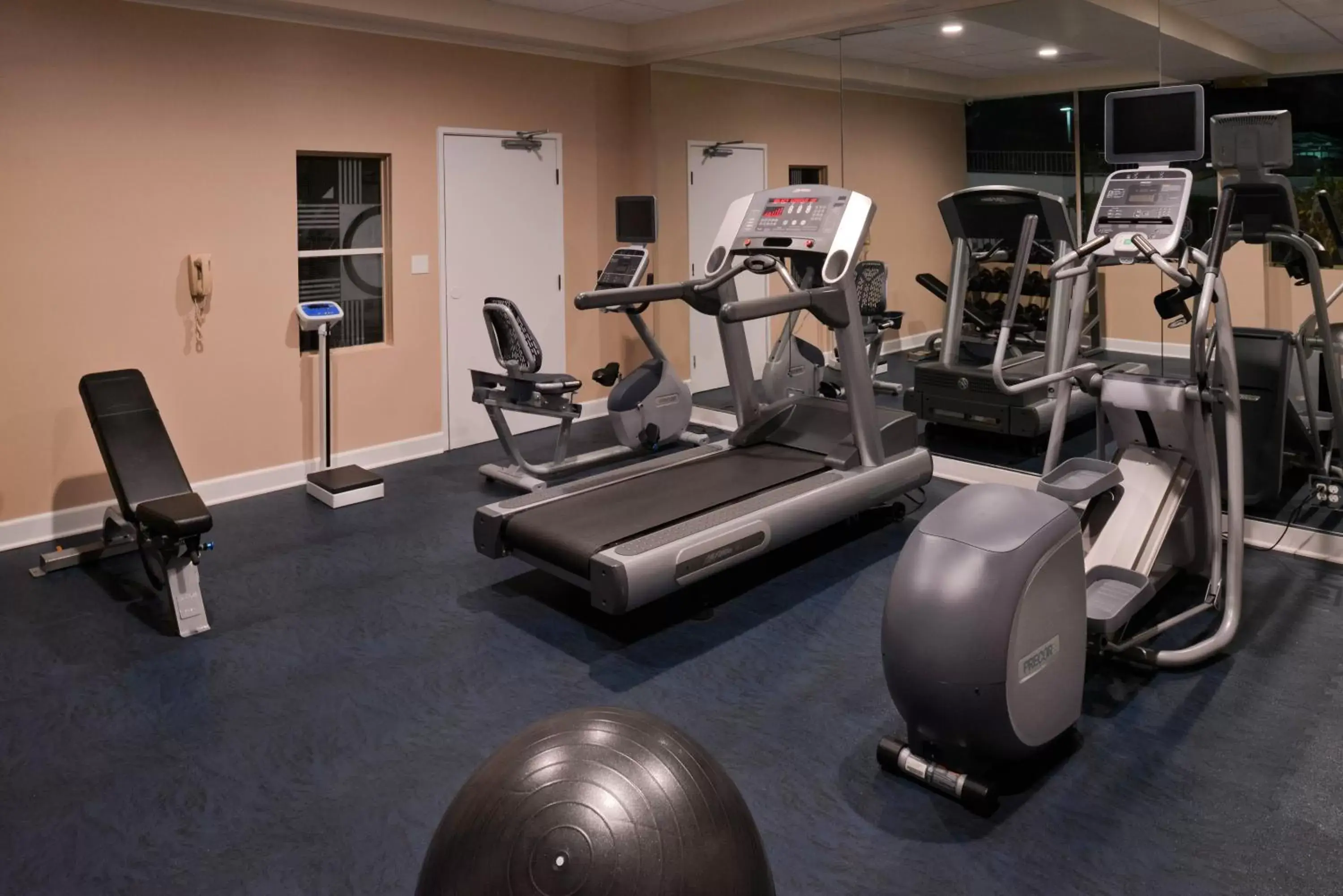 Fitness centre/facilities, Fitness Center/Facilities in Holiday Inn Express Hotel & Suites Pasadena-Colorado Boulevard, an IHG Hotel