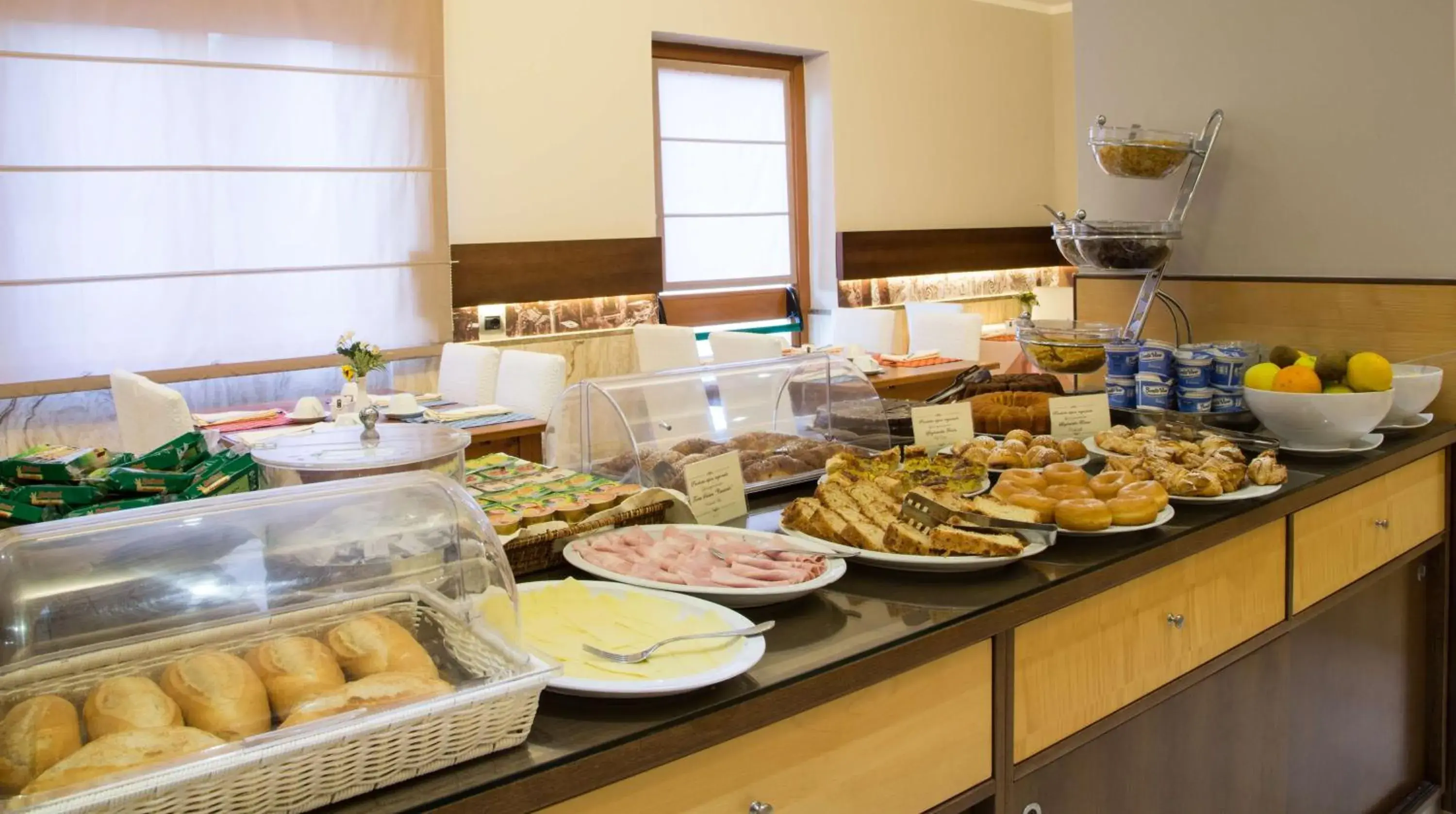 Restaurant/places to eat in Suites & Residence Hotel Restaurant/places to eat in Suites & Residence Hotel