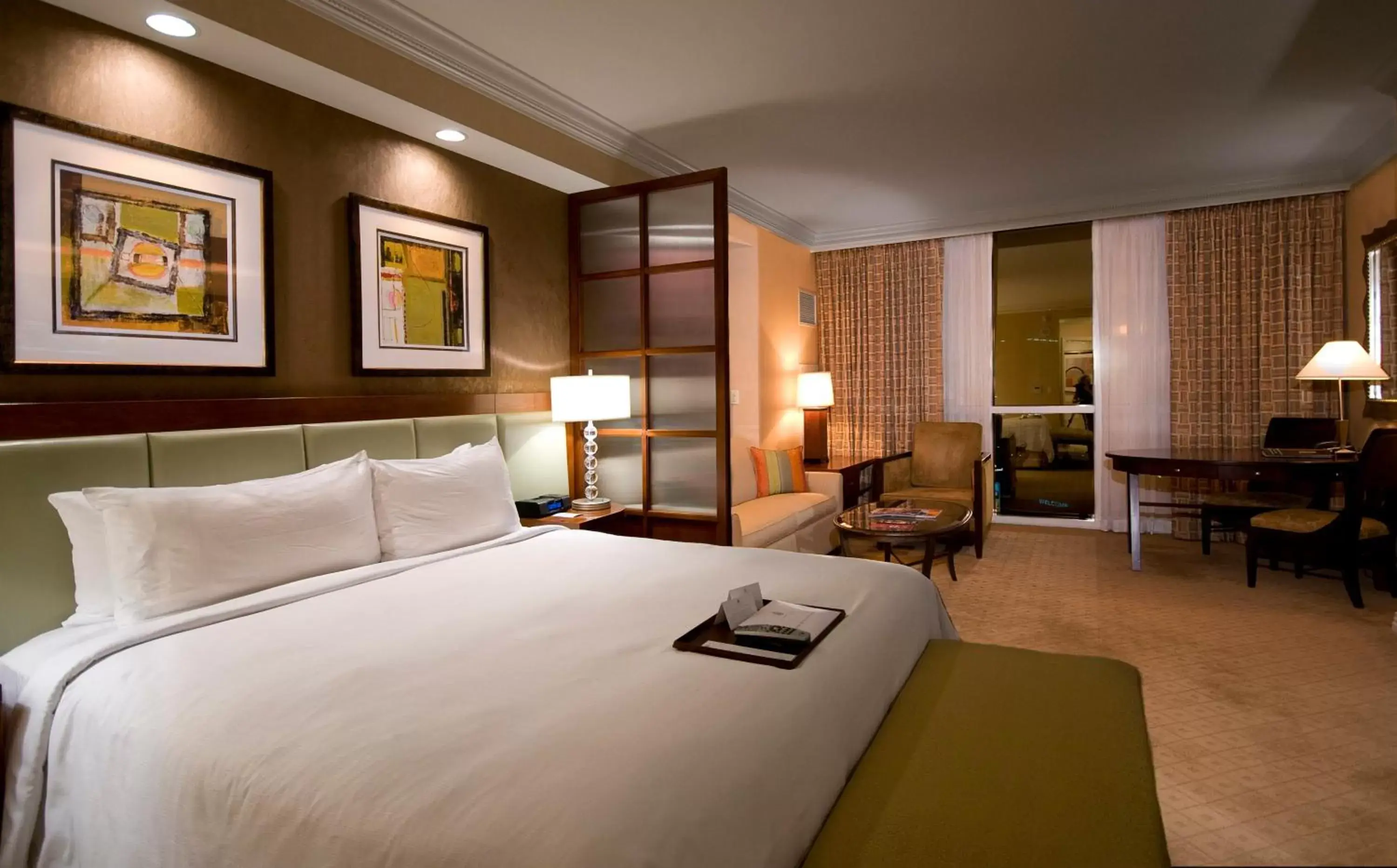 Photo of the whole room, Bed in The Signature at MGM Grand - All Suites