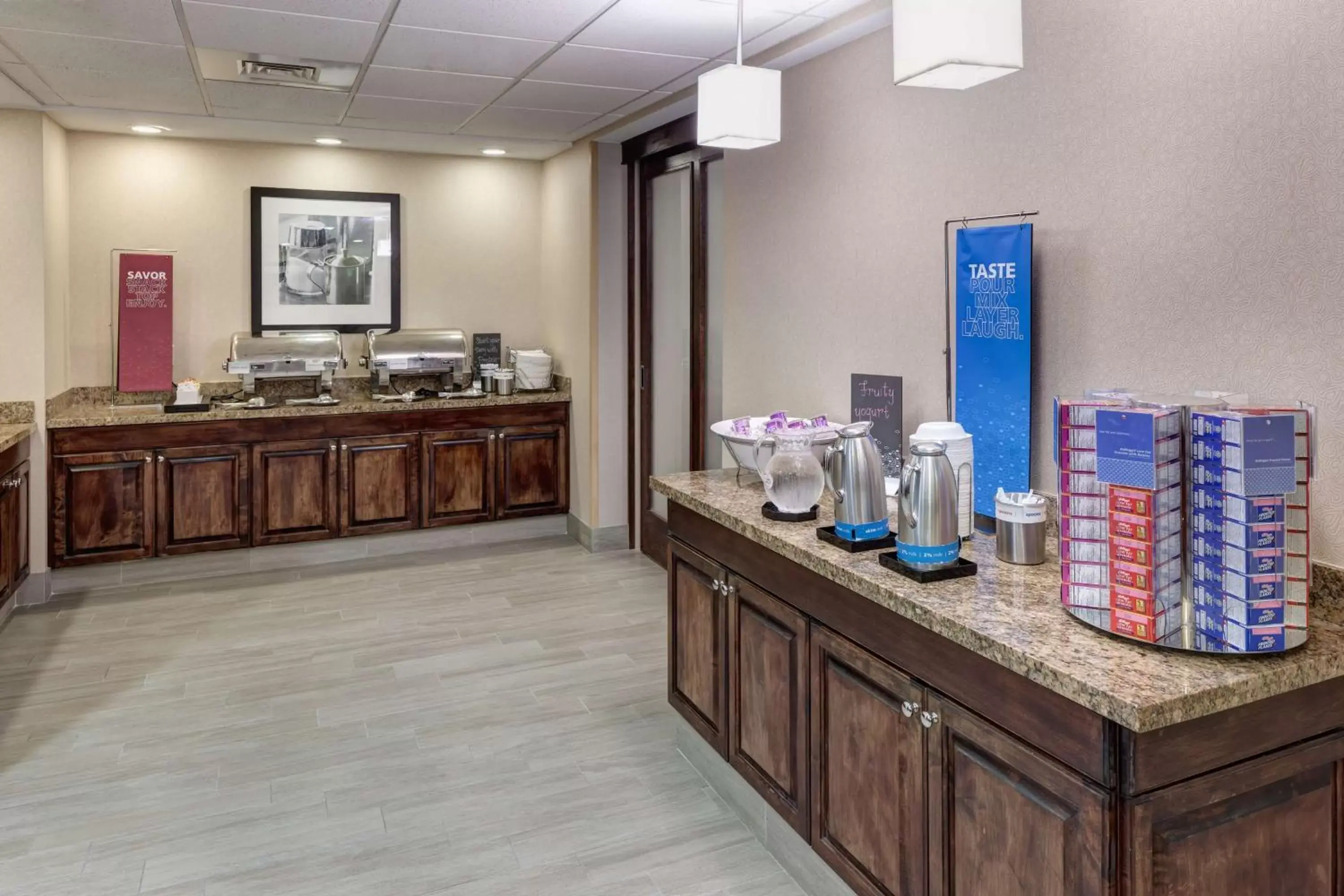 Dining area, Kitchen/Kitchenette in Hampton Inn & Suites Dothan