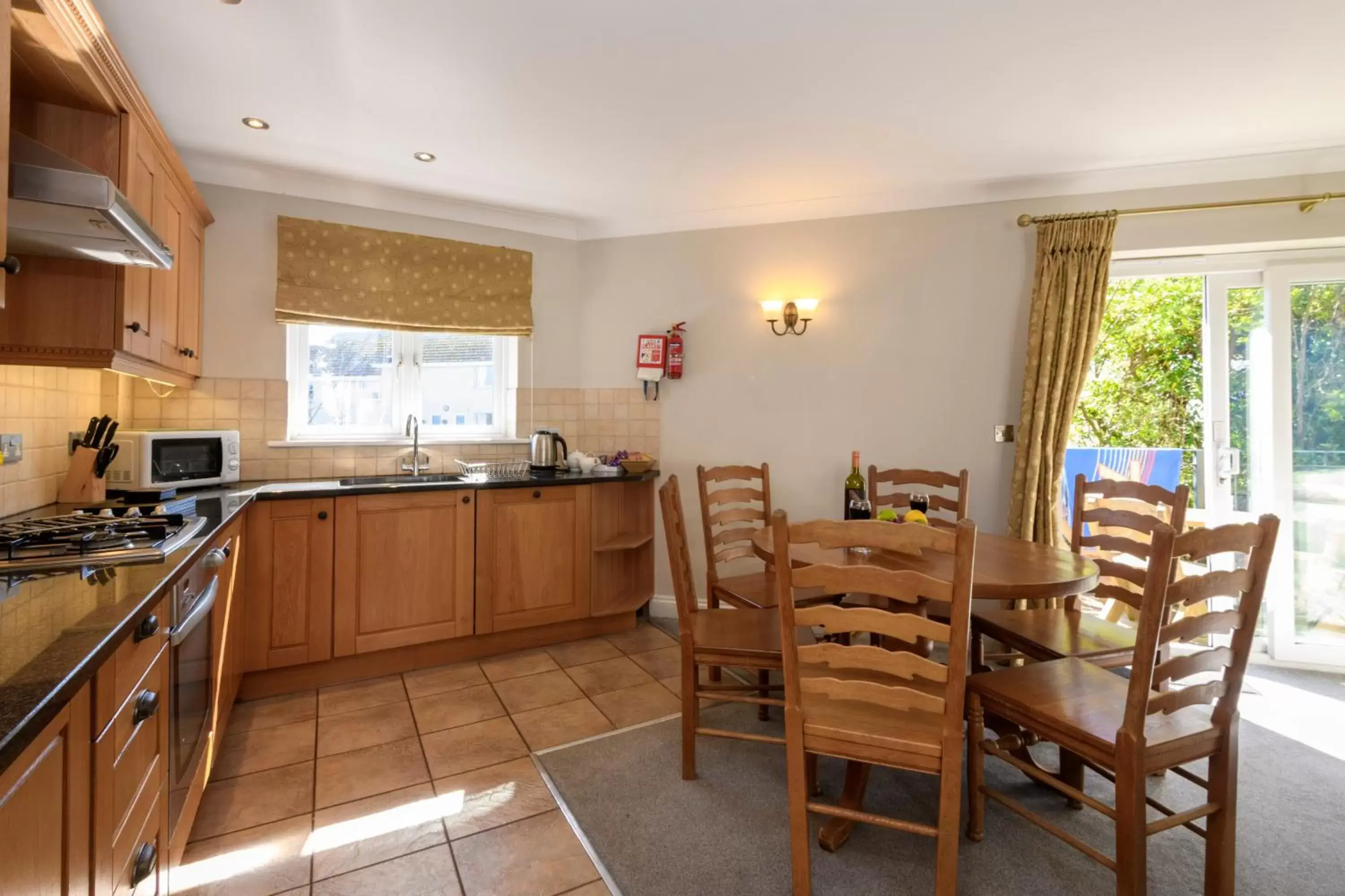 Dining area, Kitchen/Kitchenette in Porth Veor Manor Villas & Apartments