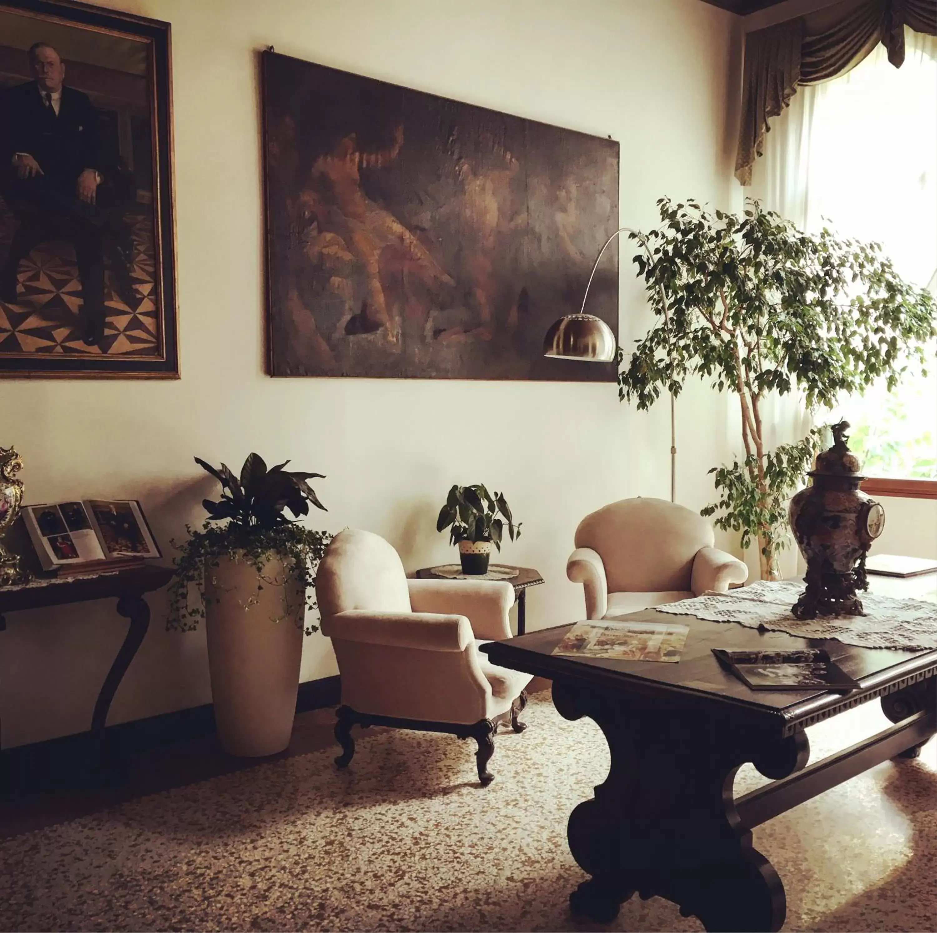 Seating area, Lounge/Bar in Hotel Sant'Antonin