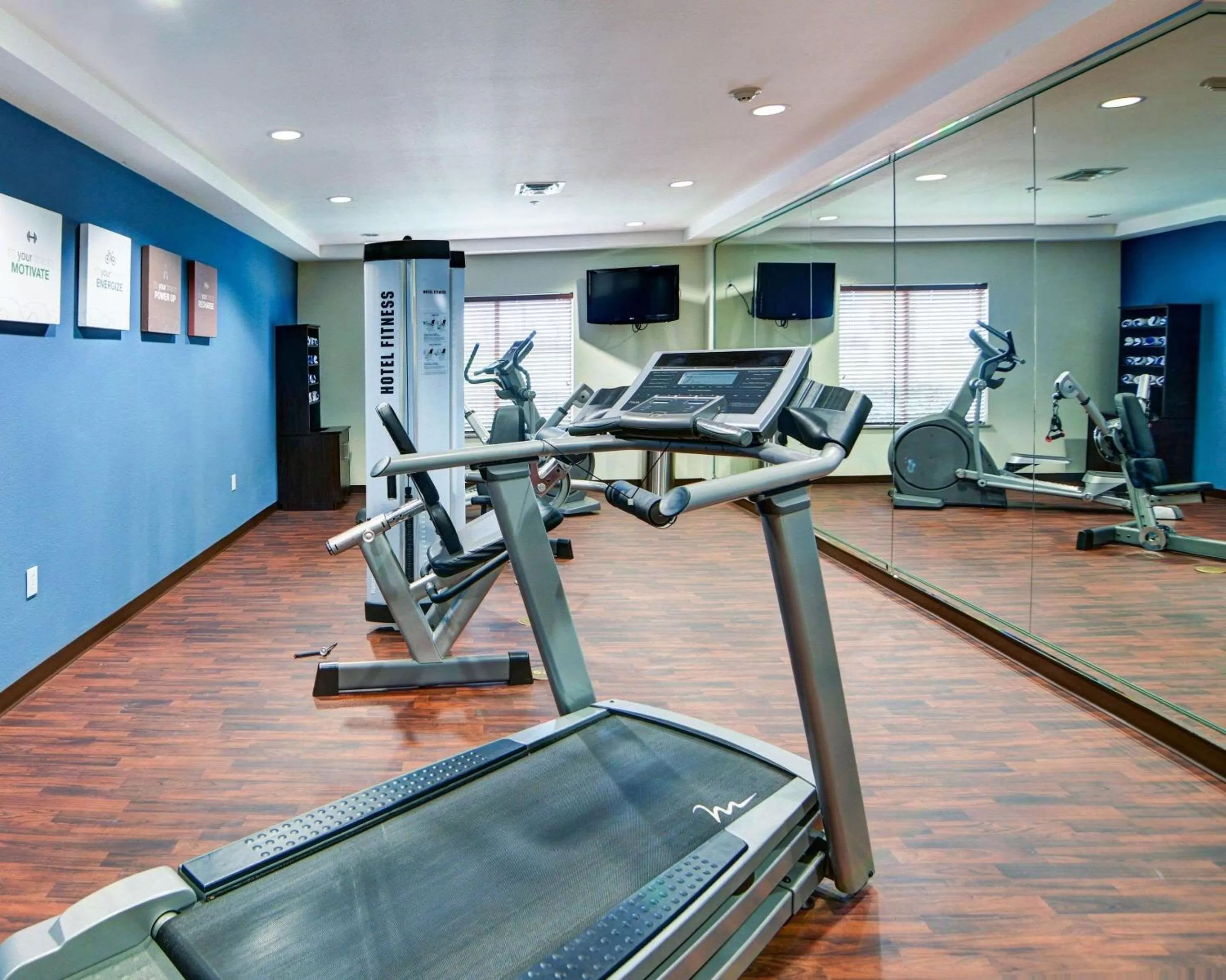Fitness centre/facilities, Fitness Center/Facilities in Quality Suites Near Cedar Creek Lake