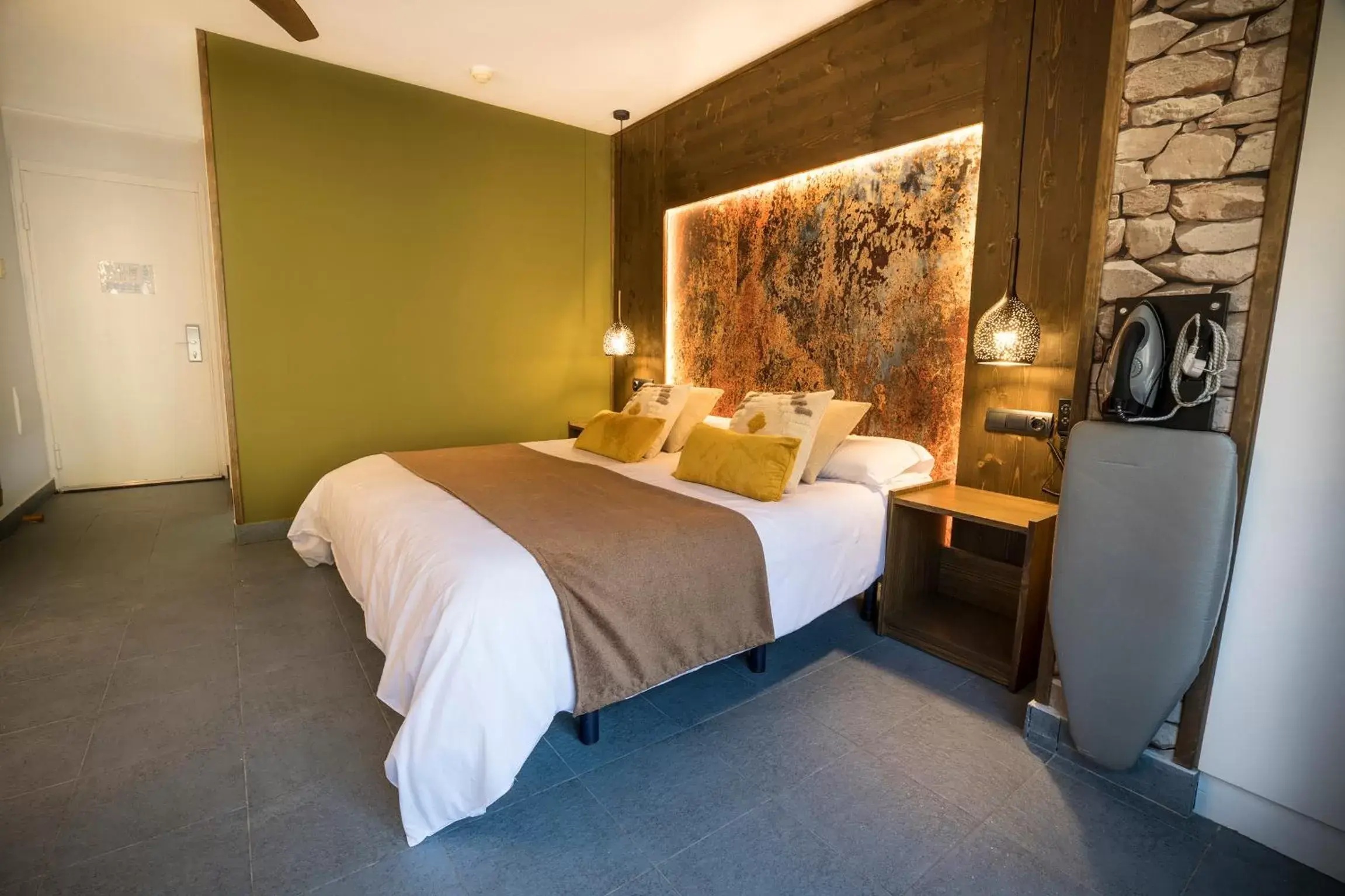 Bedroom, Bed in Hotel Restaurant Les Brases Bedroom, Bed in Hotel Restaurant Les Brases