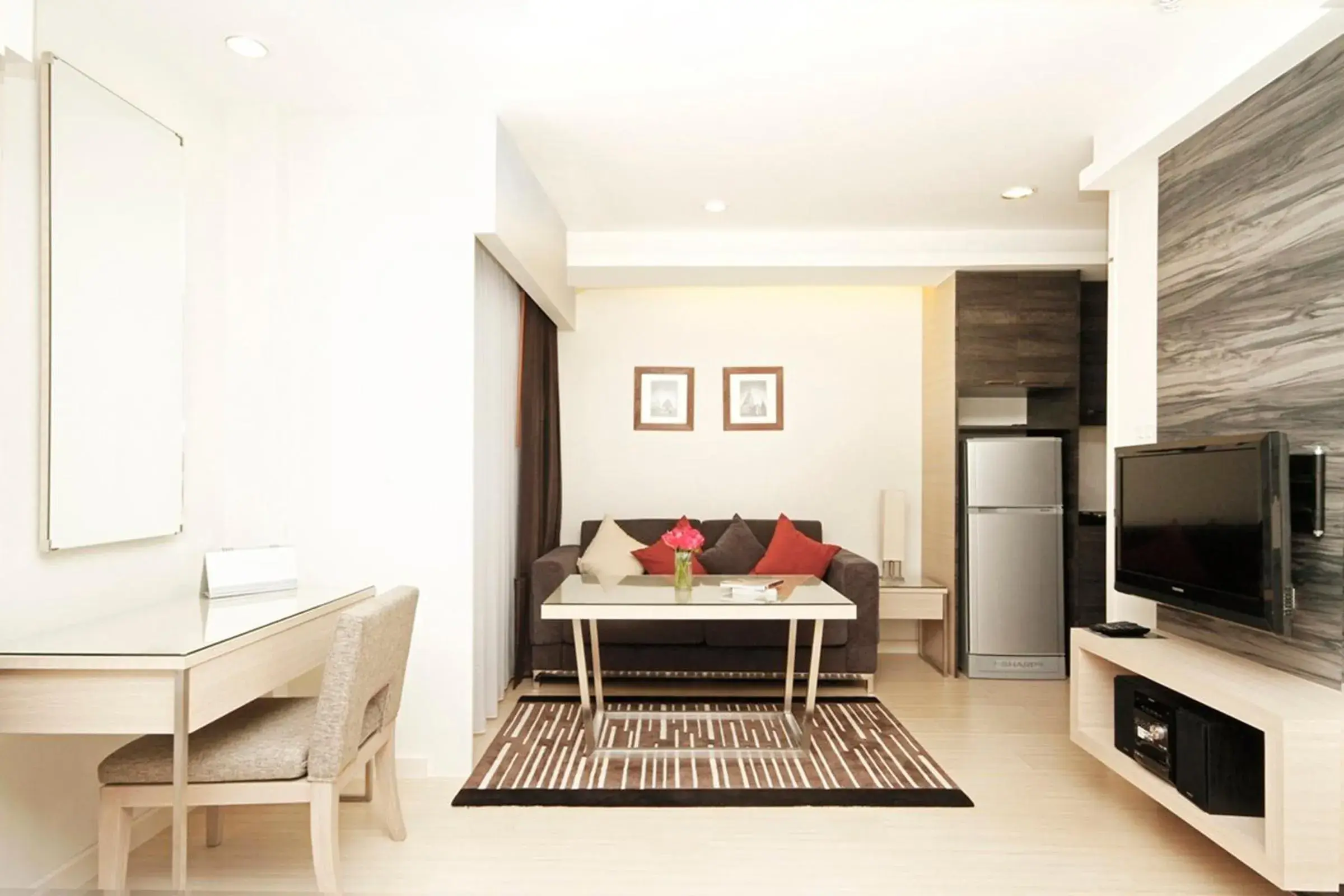 Living room, TV/Entertainment Center in Classic Kameo Hotel & Serviced Apartments, Ayutthaya