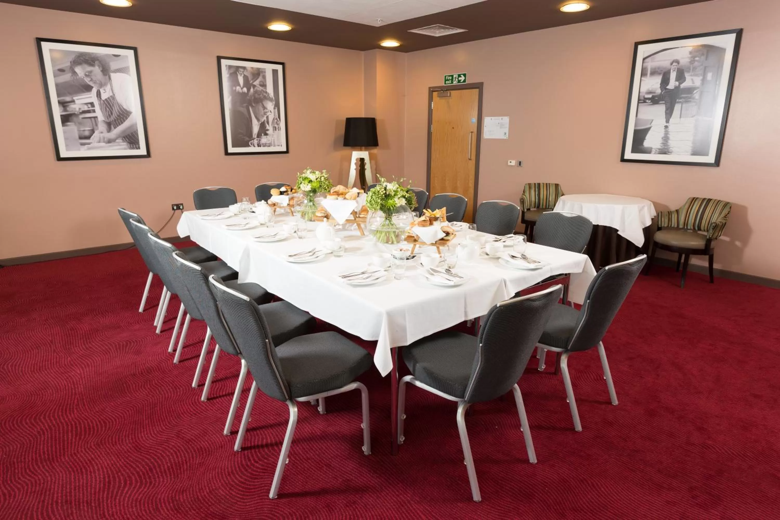 Restaurant/places to eat in Holiday Inn Manchester-Mediacityuk by IHG