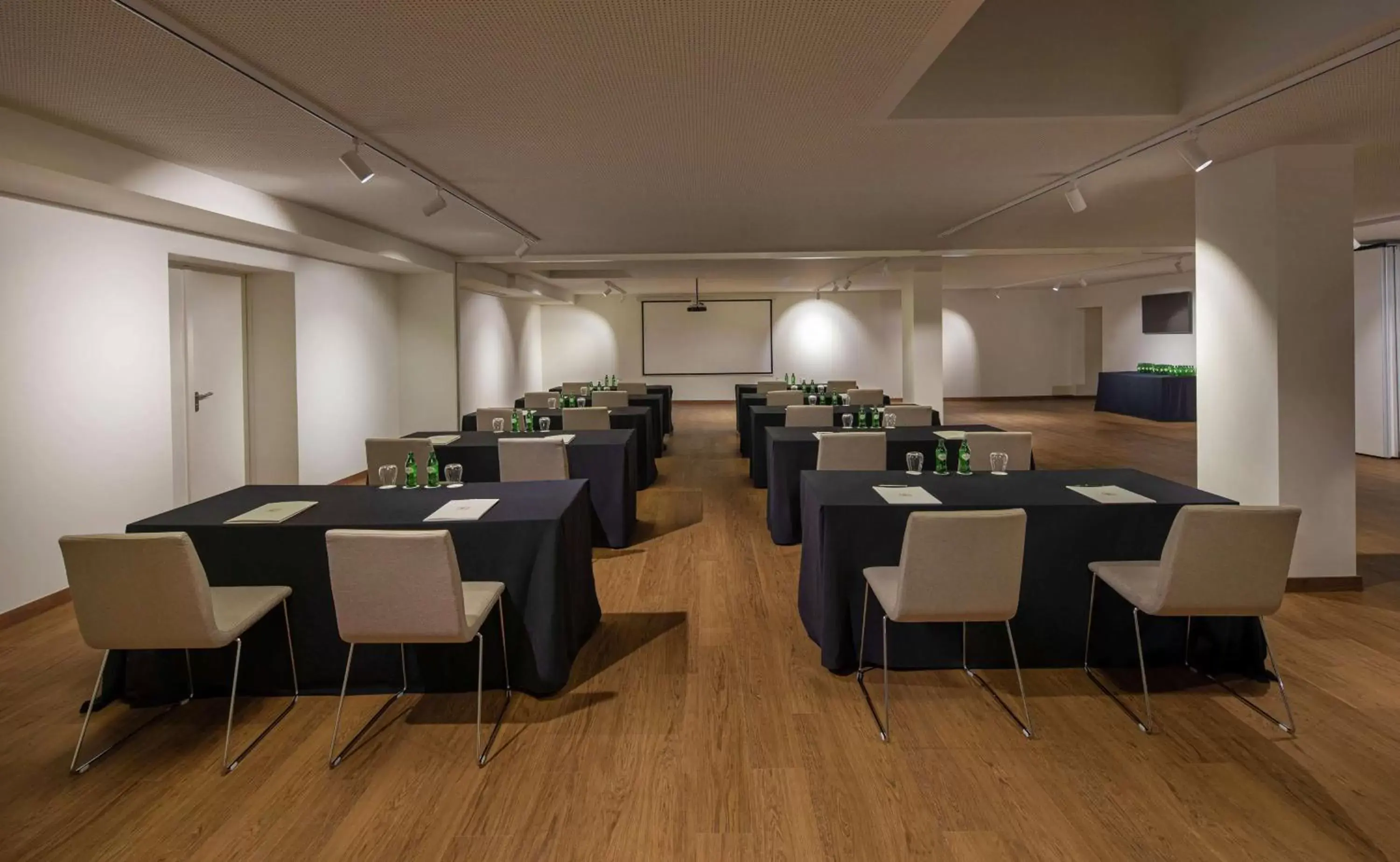 Meeting/conference room in Boeira Garden Hotel Porto Gaia, Curio Collection by Hilton