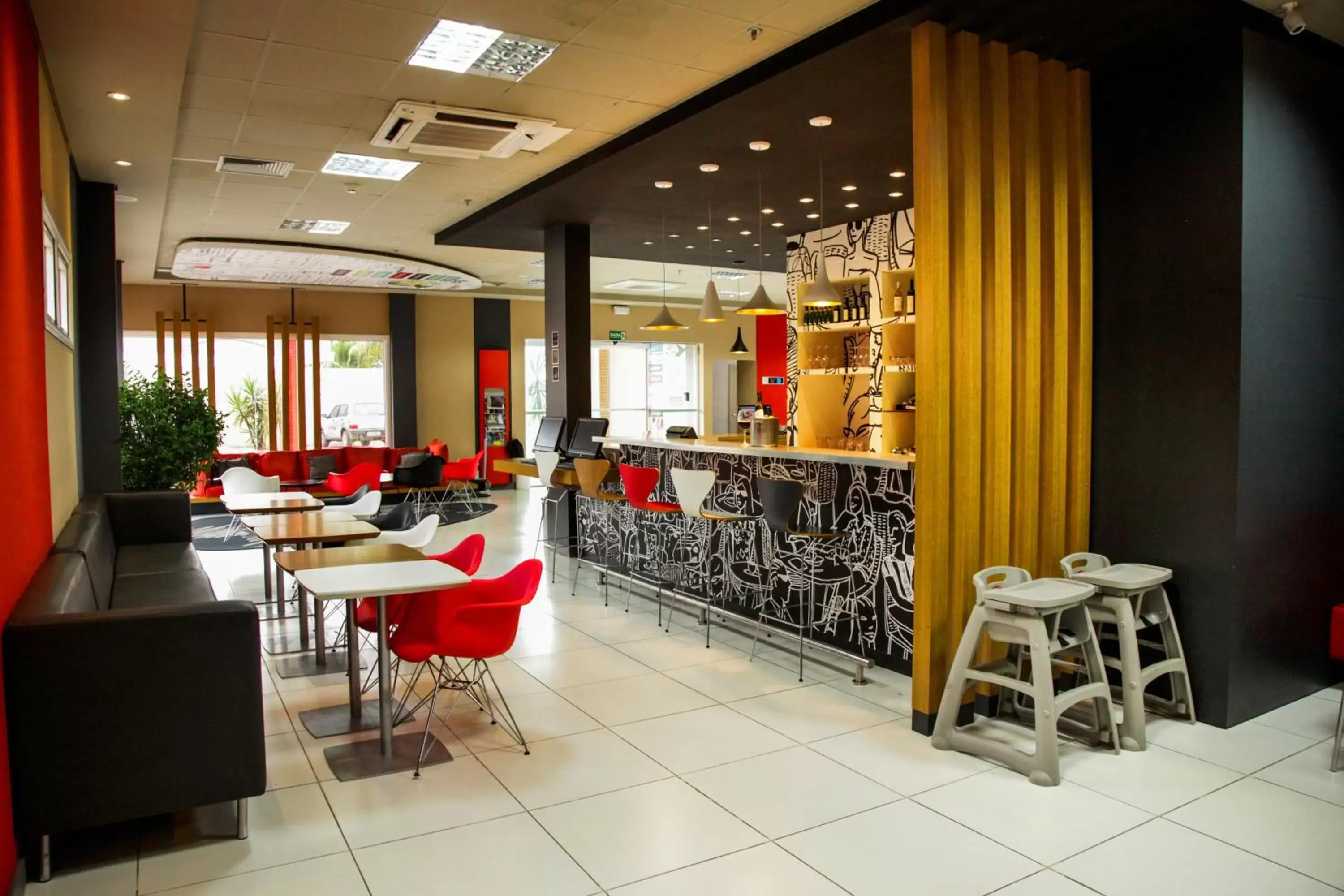 Lounge or bar, Restaurant/Places to Eat in ibis Bacabal