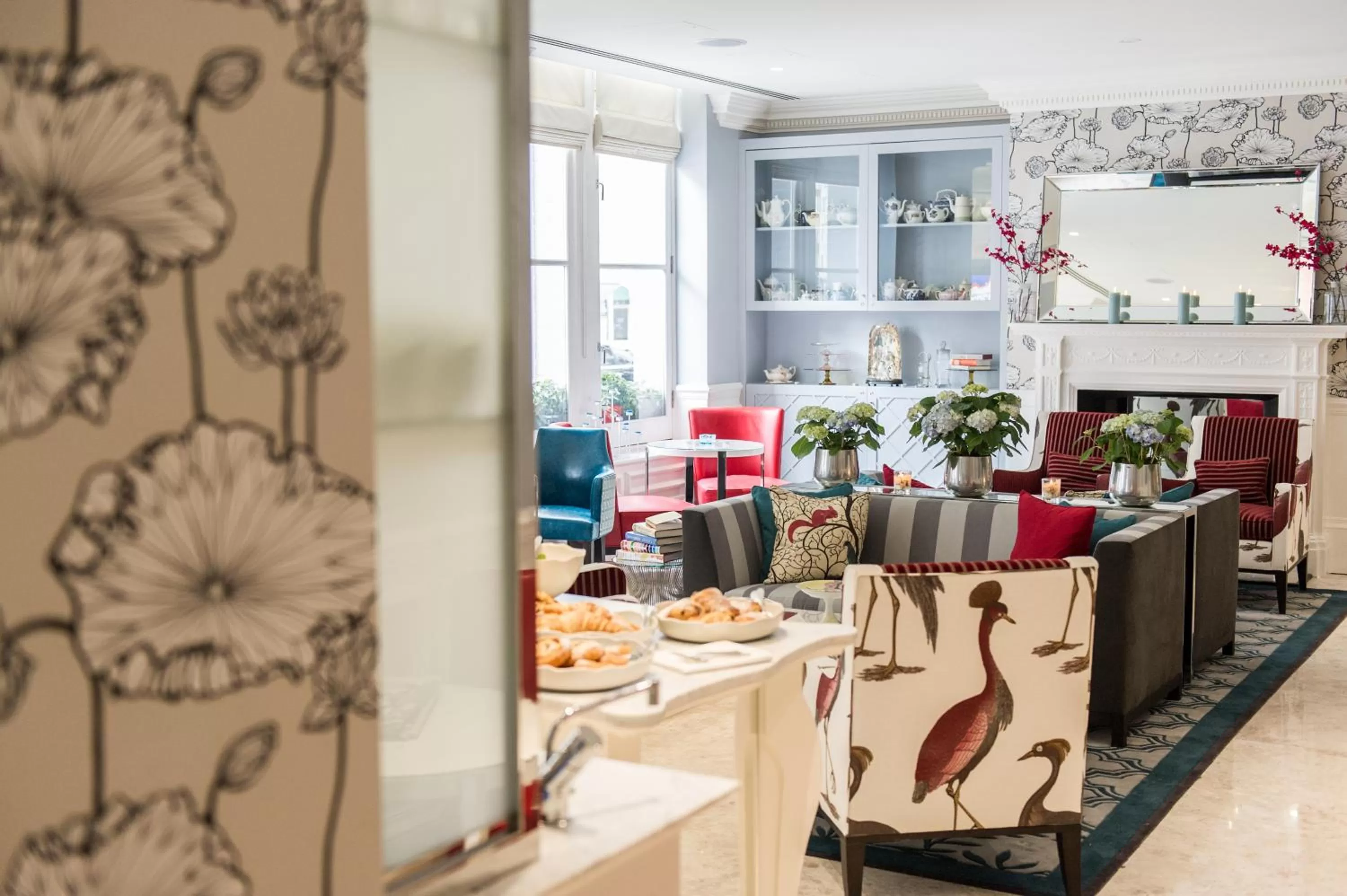 Lounge or bar in The Ampersand Hotel - Small Luxury Hotels of the World