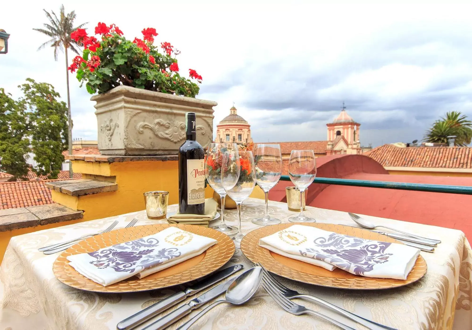 Food and drinks in Hotel De La Opera