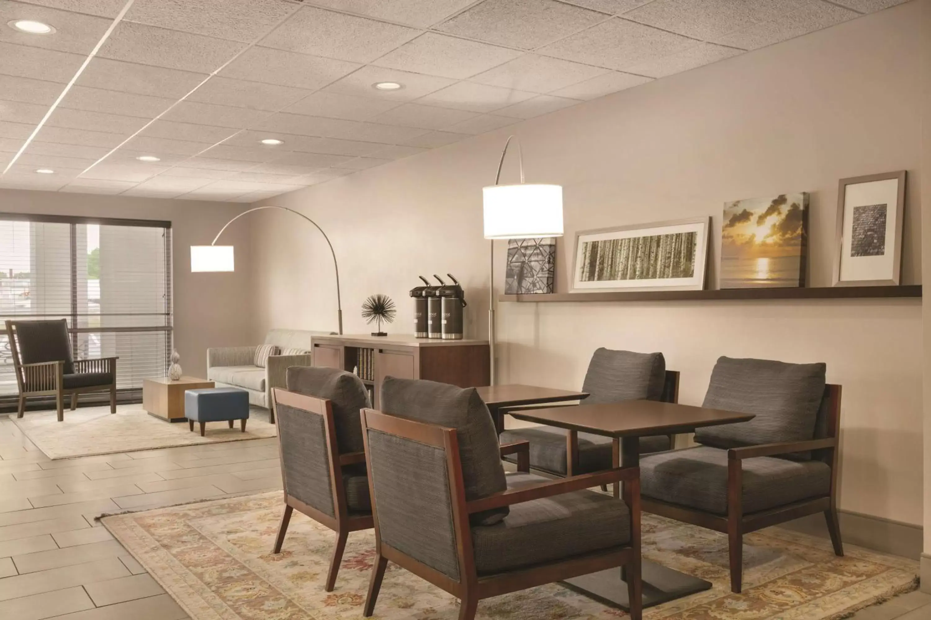 Lobby or reception, Seating Area in Country Inn & Suites by Radisson, Port Clinton, OH