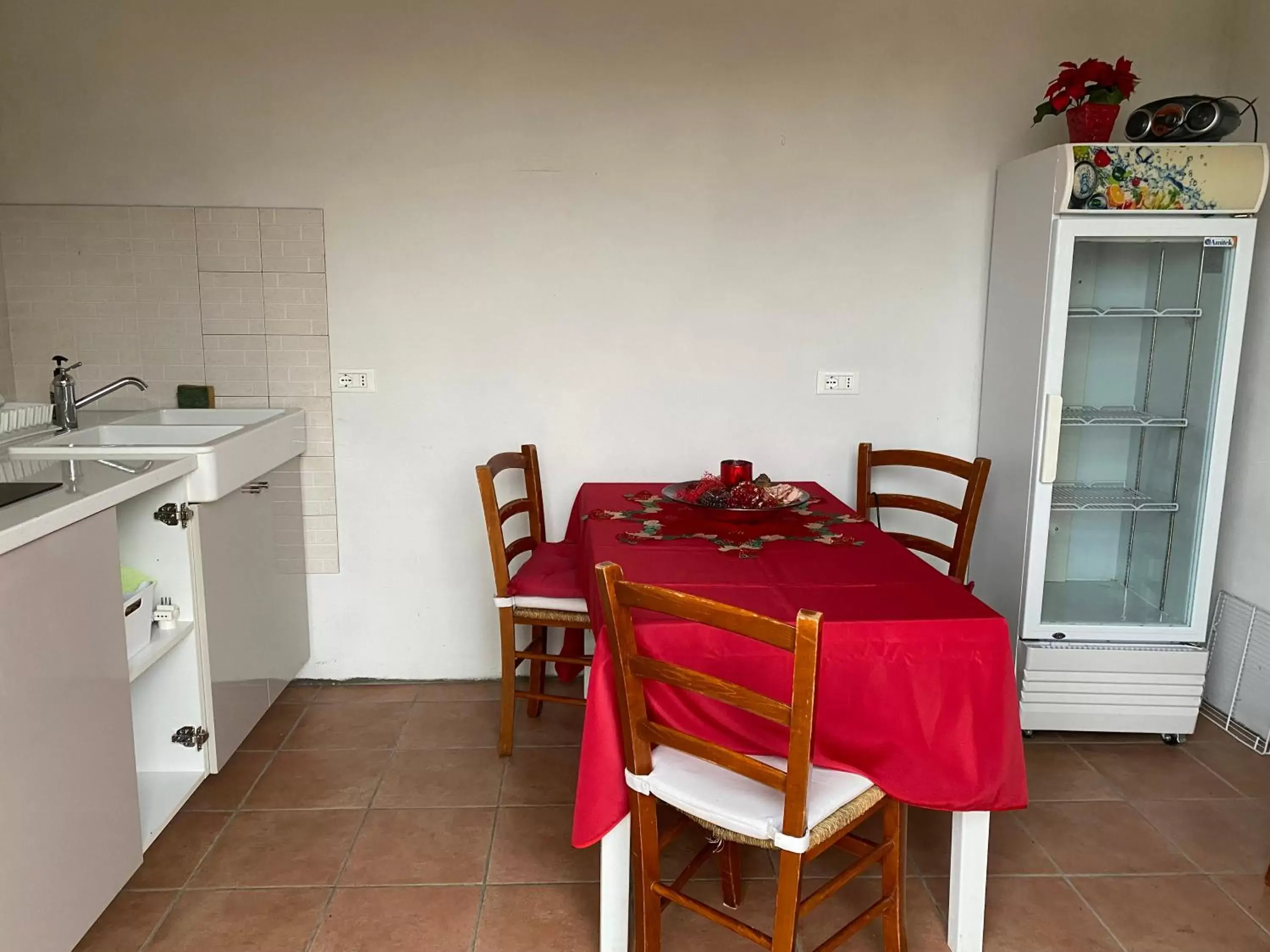 Kitchen or kitchenette, Dining Area in Pool & Garden Il Giardino Di Olga with free parking