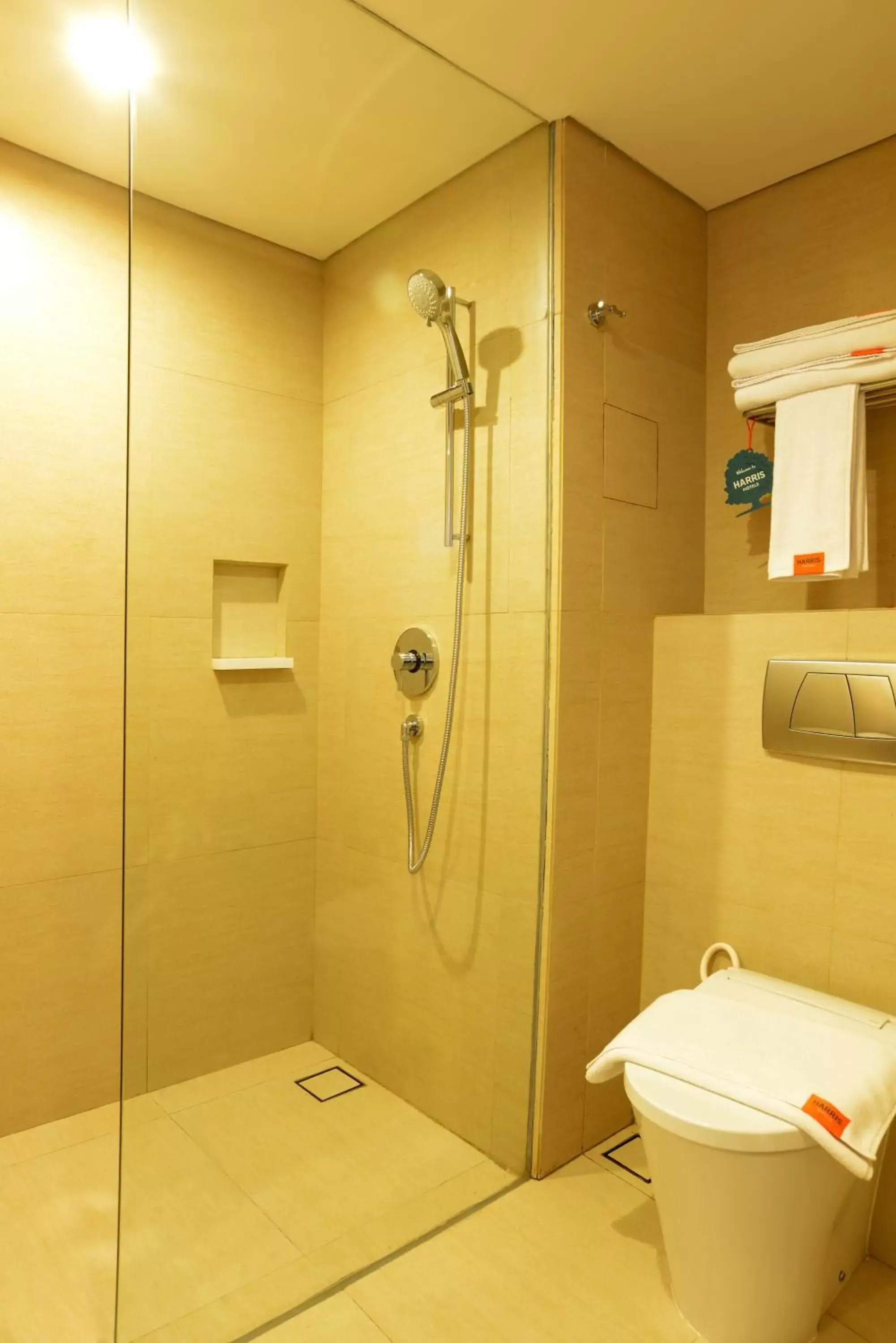 Shower, Bathroom in HARRIS Hotel Kuta Galleria - Bali