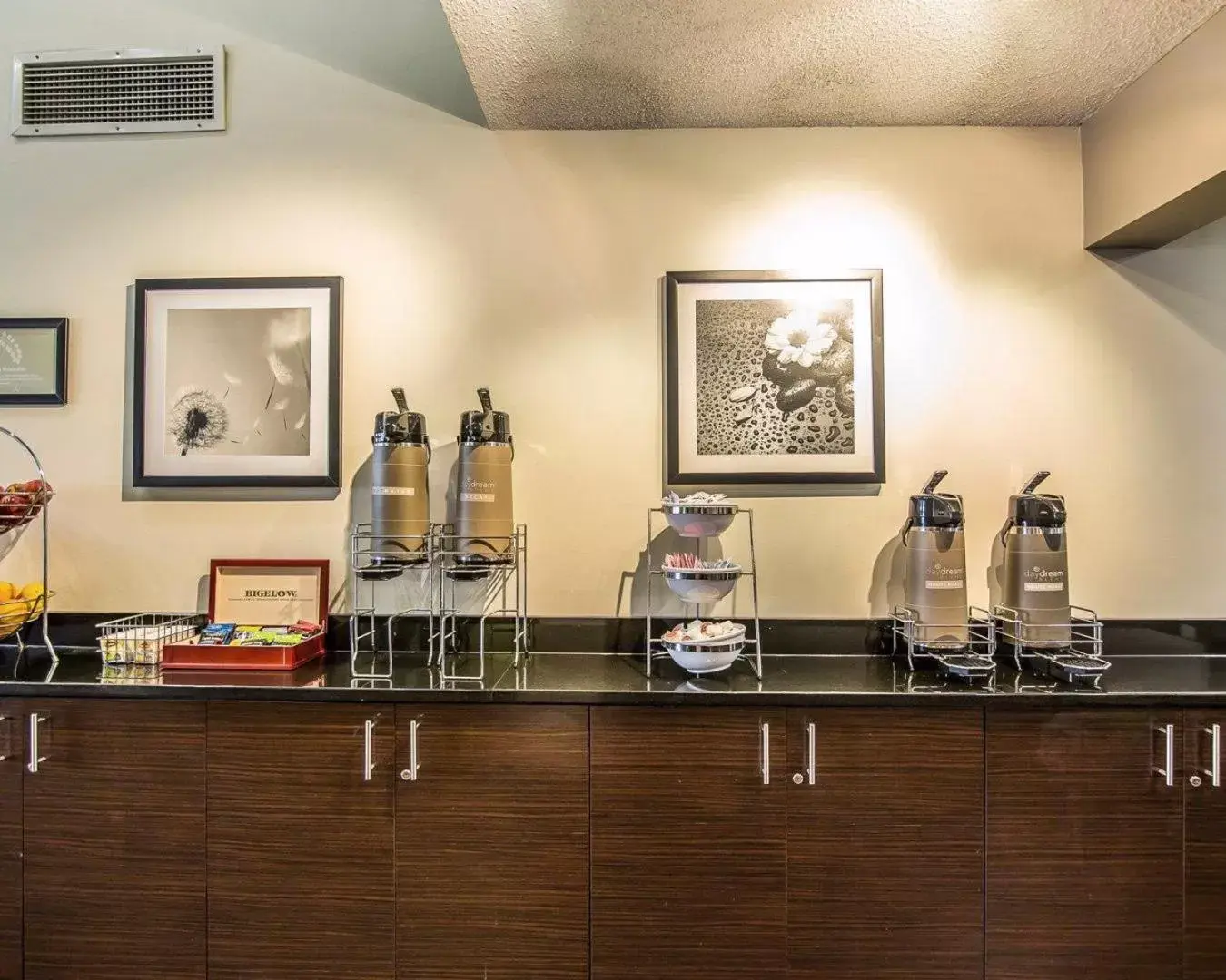 Coffee/tea facilities in Sleep Inn South Joplin