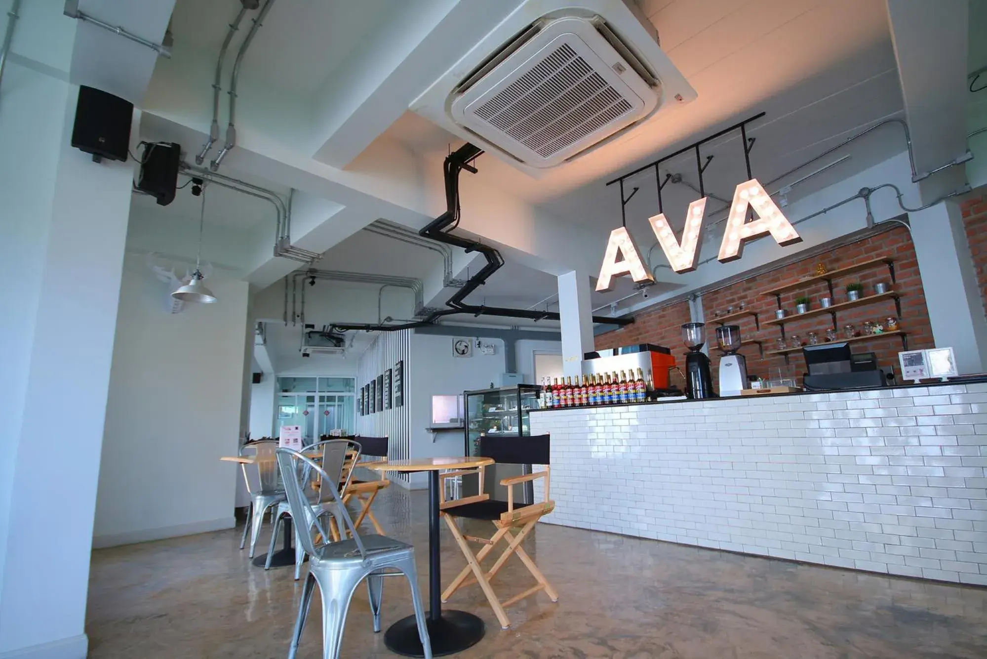 Restaurant/places to eat in AVA Hotel