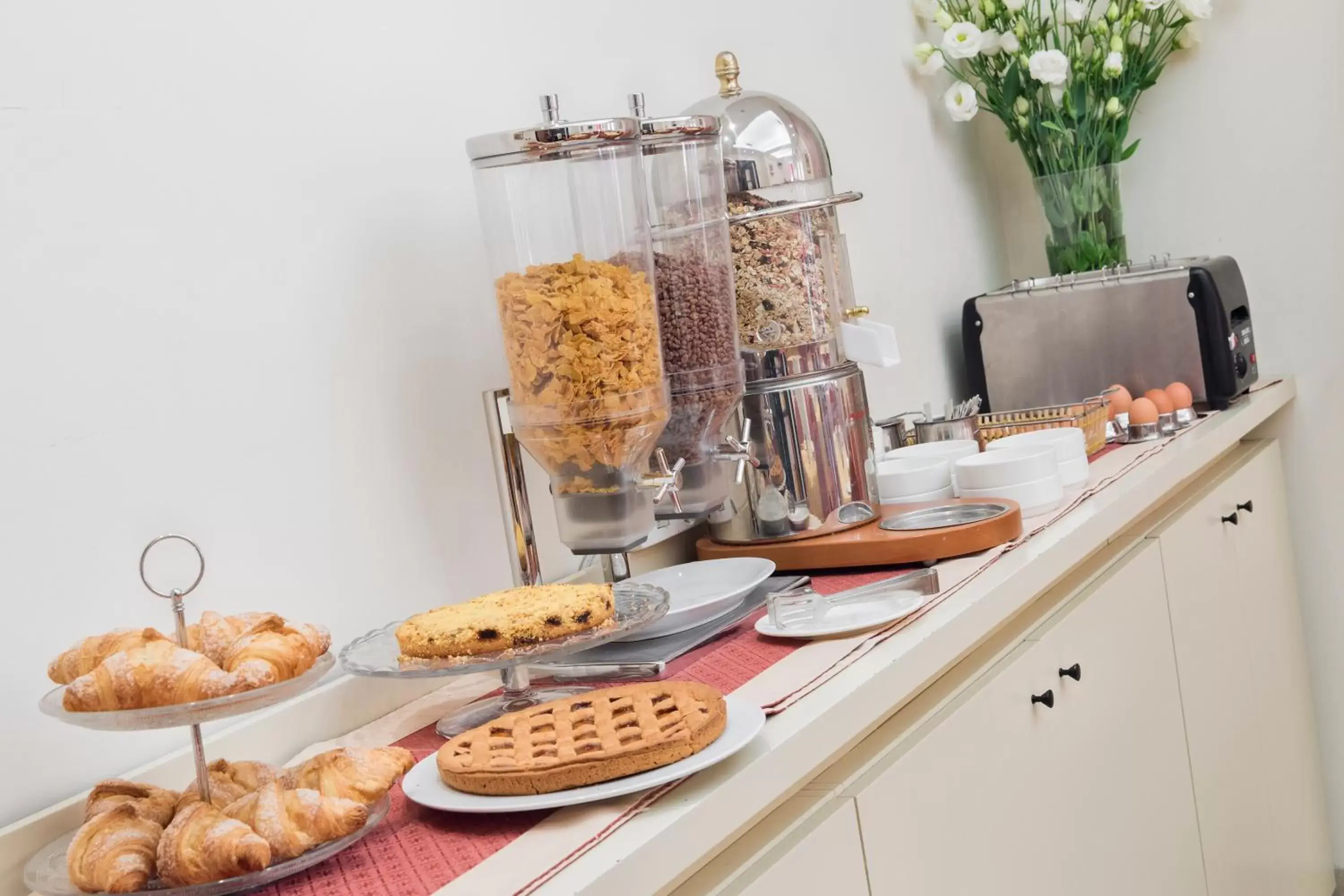 Breakfast in Hotel Garibaldi Breakfast in Hotel Garibaldi