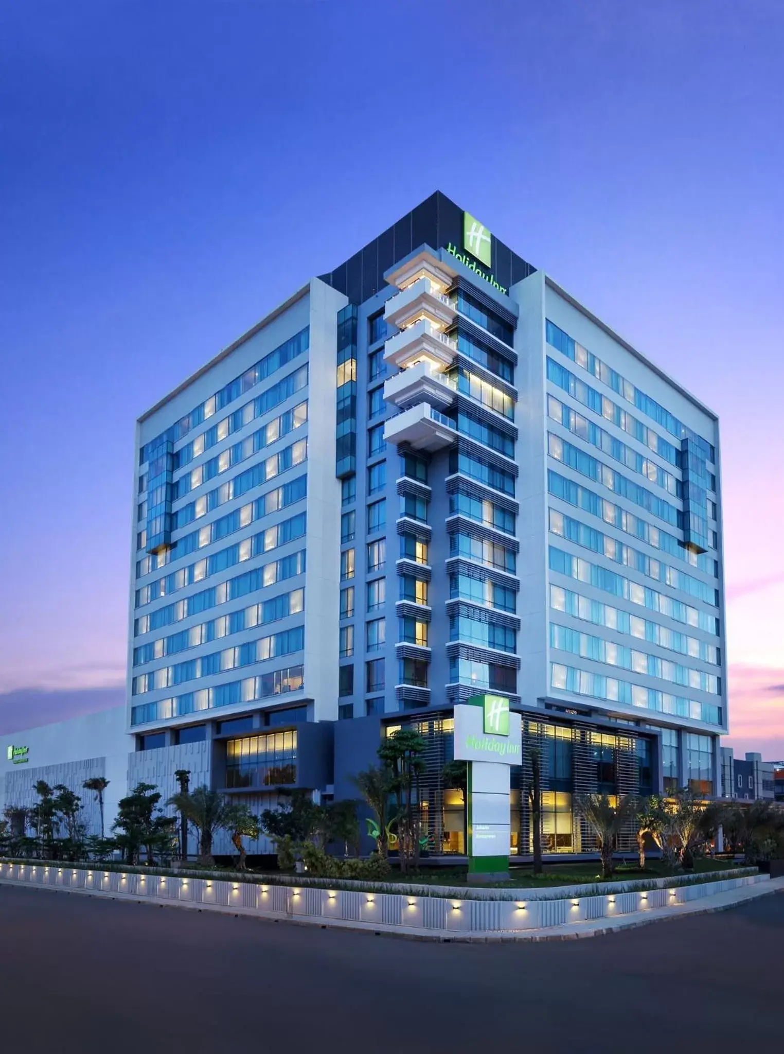 Property Building in Holiday Inn Jakarta Kemayoran, an IHG Hotel