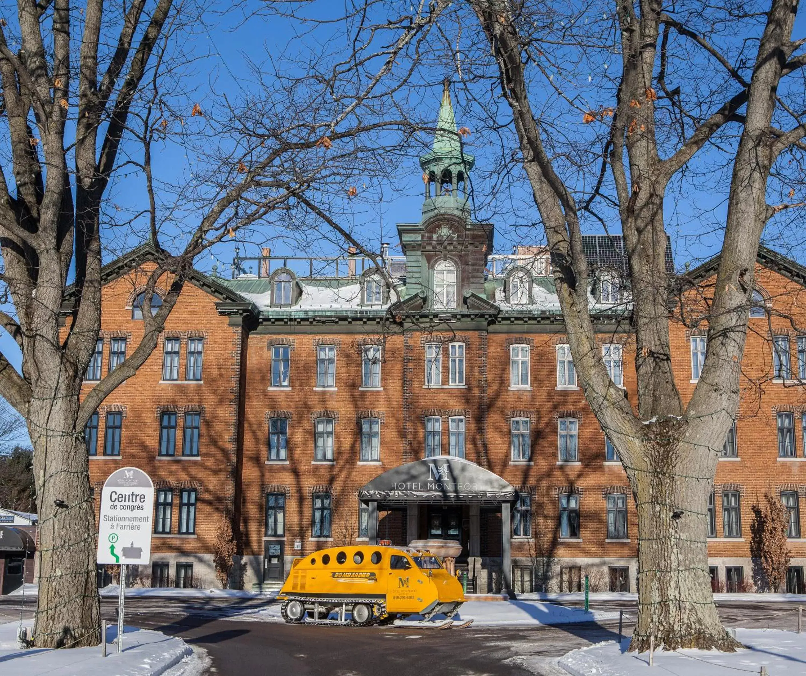 Property building, Winter in Hotel Montfort Nicolet