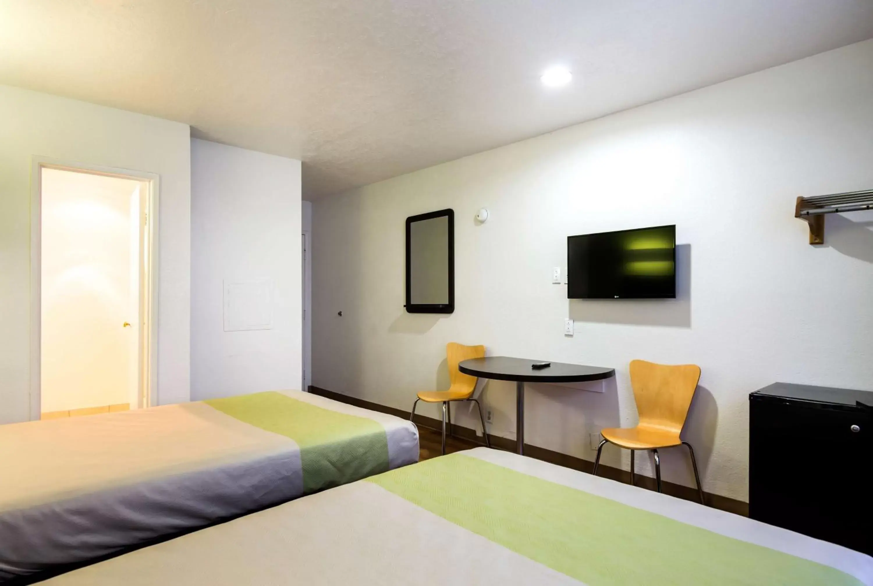 Quadruple Room - single occupancy - Non-Smoking in Motel 6-Santa Fe, NM - Downtown Quadruple Room - single occupancy - Non-Smoking in Motel 6-Santa Fe, NM - Downtown