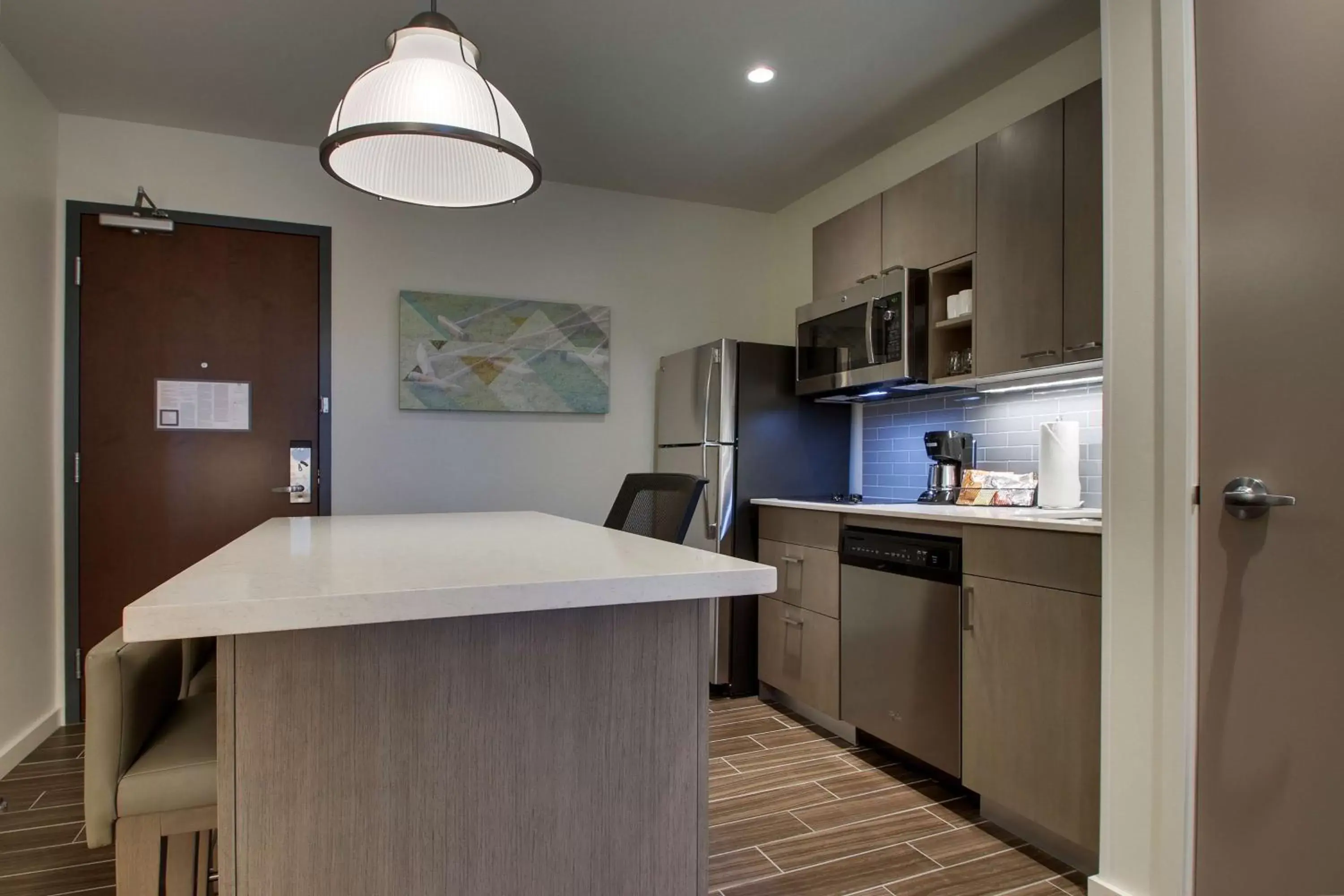 Kitchen or kitchenette, Kitchen/Kitchenette in Hyatt House Oak Brook