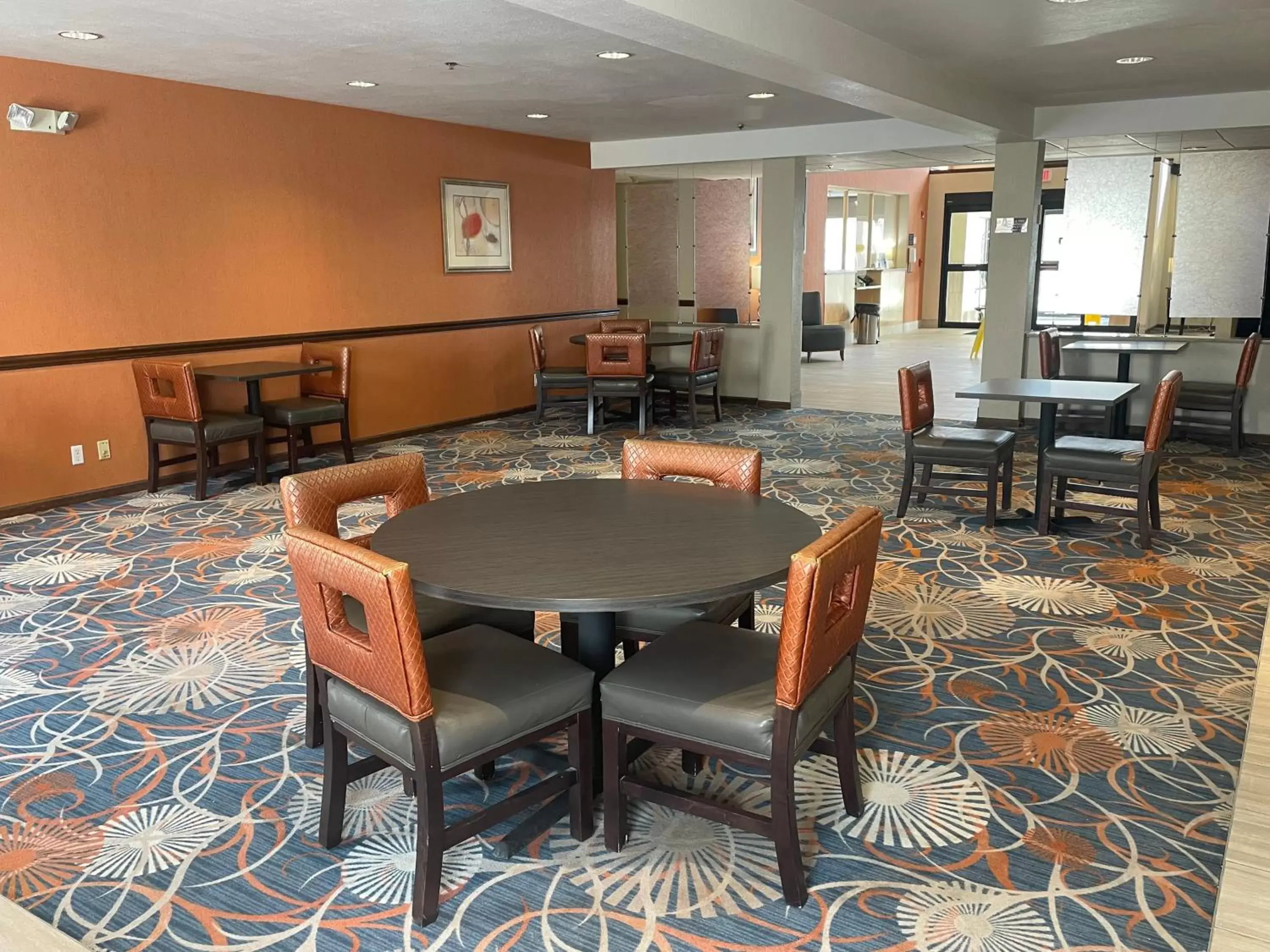 Days Inn & Suites by Wyndham La Crosse-Onalaska