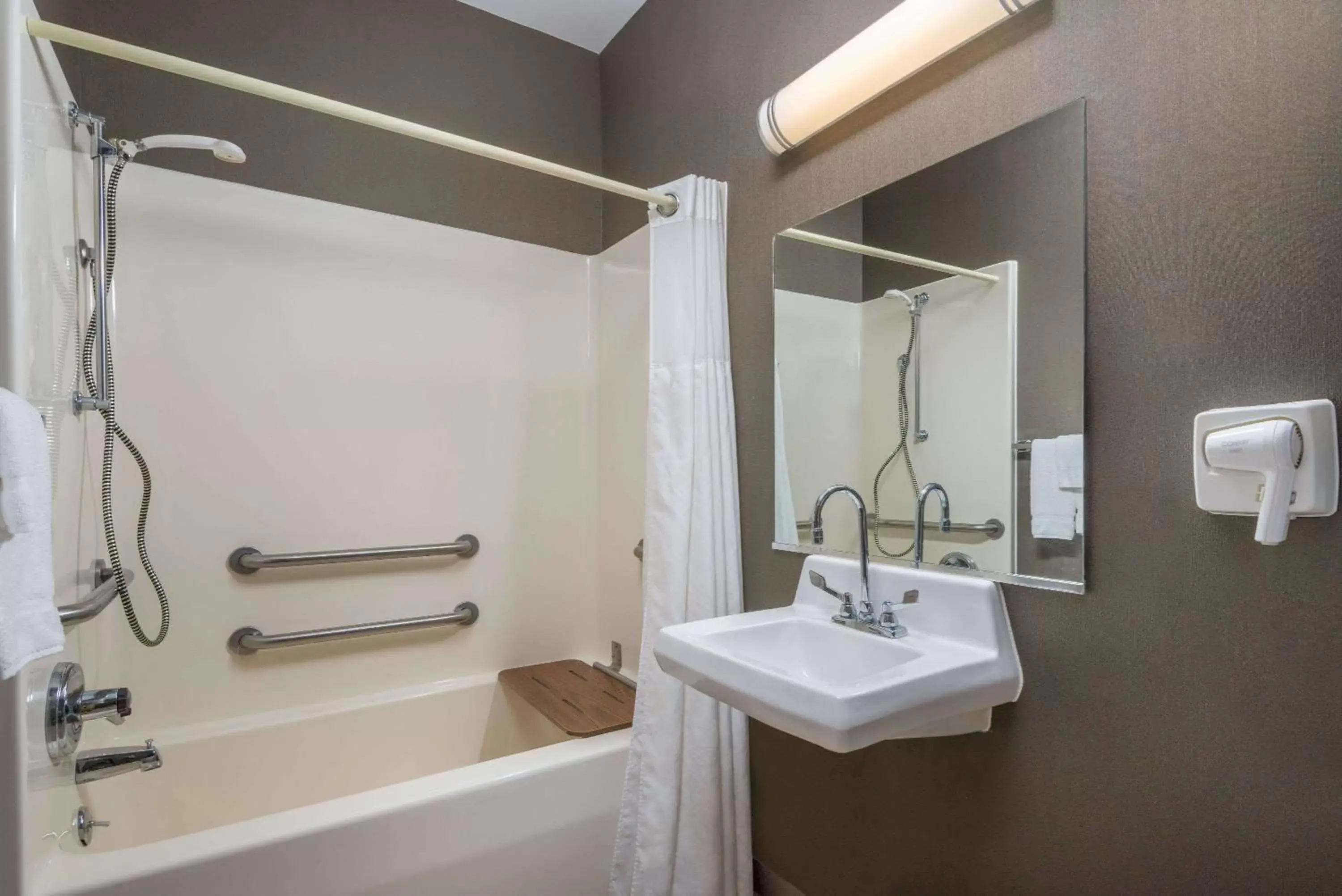 Bathroom in Ramada Hotel Ashland-Catlettsburg