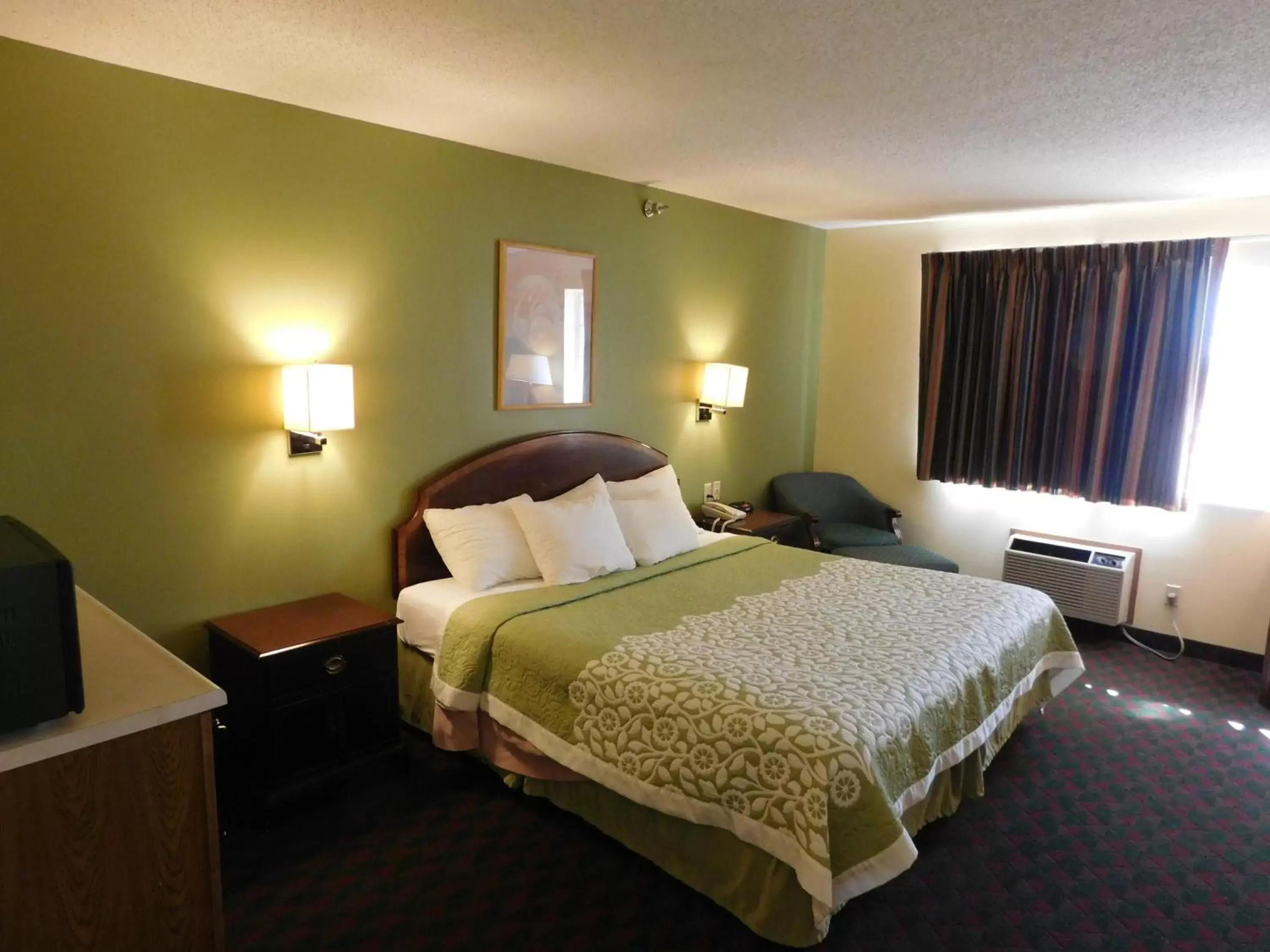 Bedroom, Bed in Days Inn by Wyndham Lexington NE