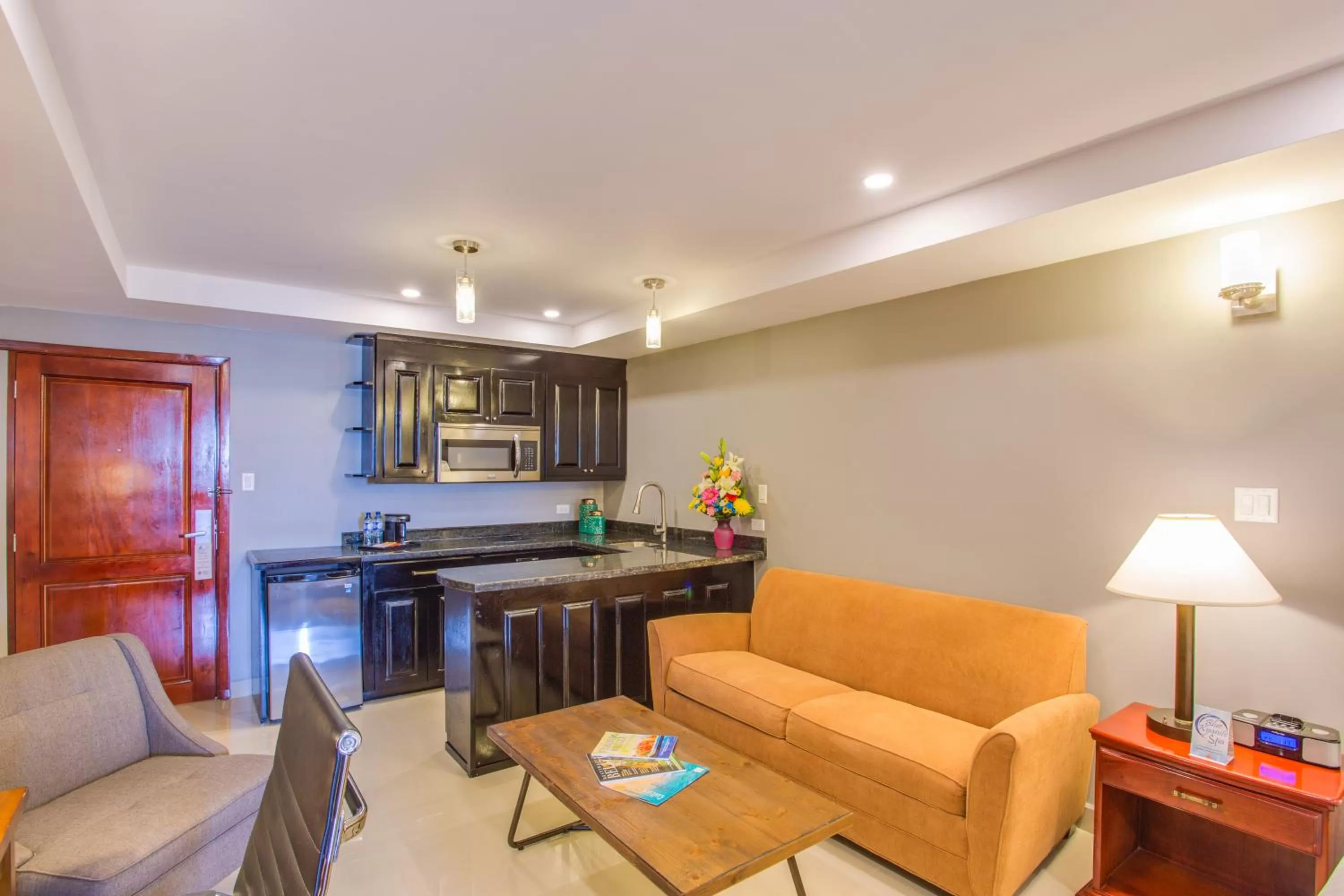 Kitchen or kitchenette in Best Western Plus Belize Biltmore Plaza