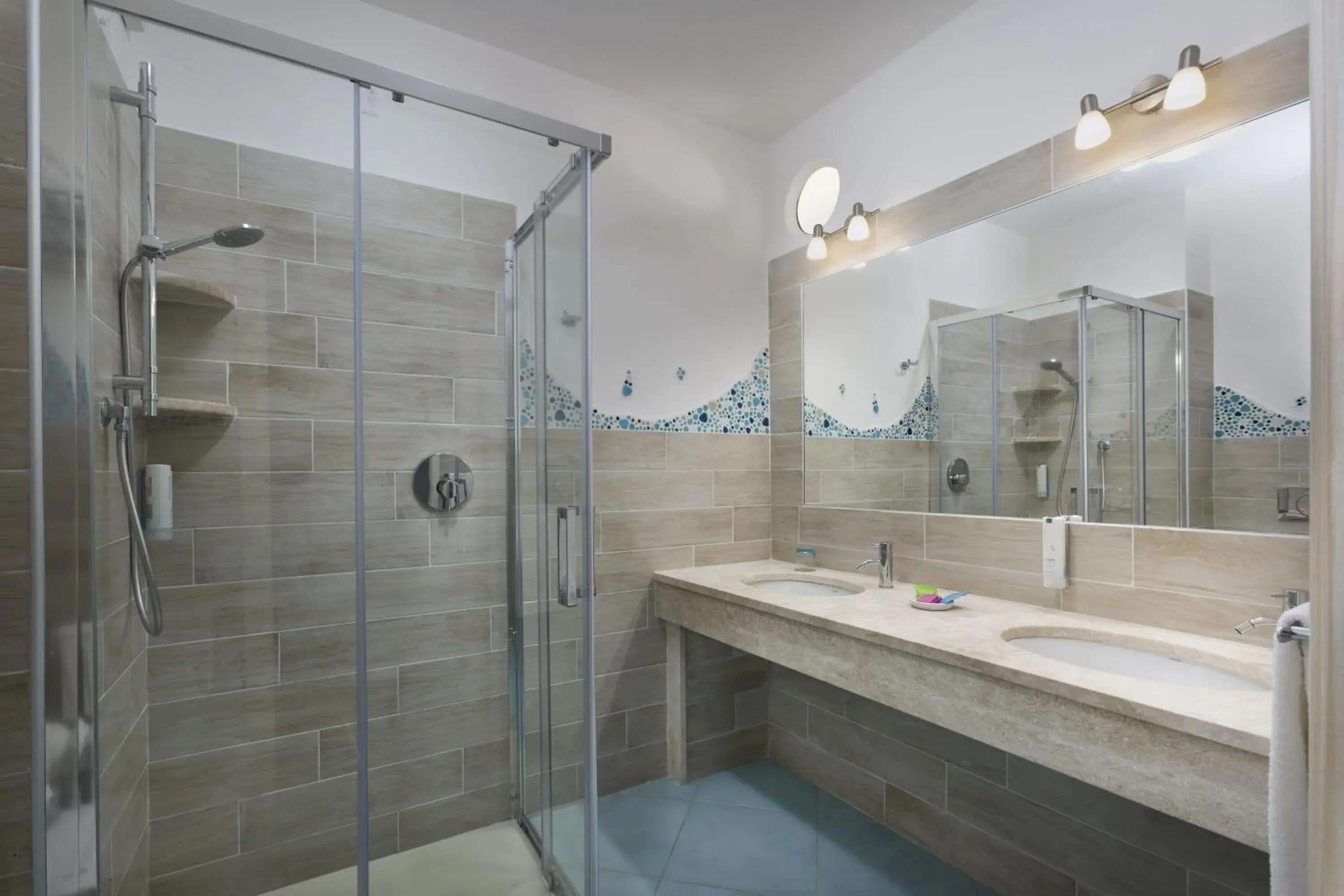 Shower, Bathroom in Hotel Corallaro