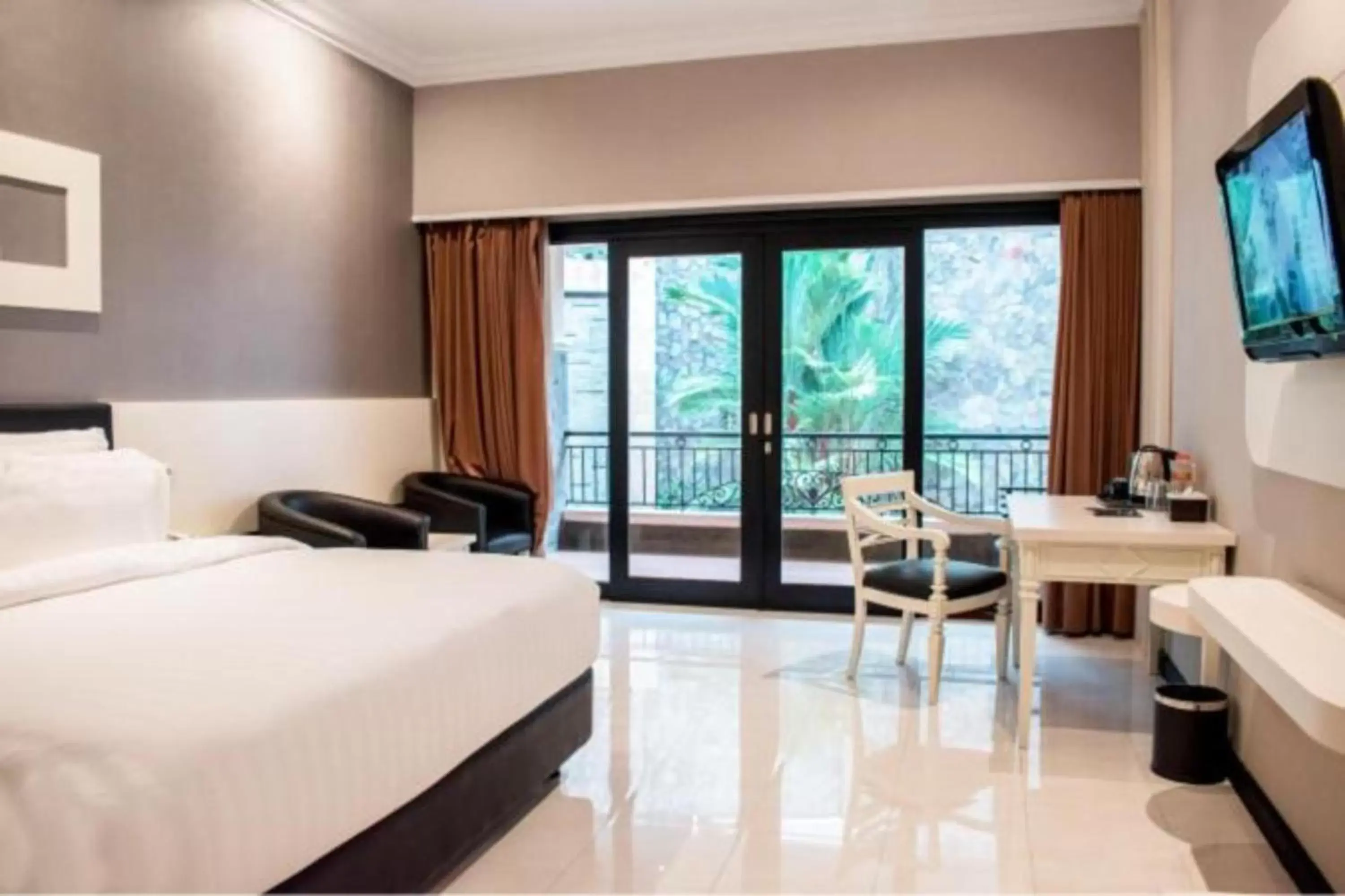 Bed in Luminor Hotel Jember By WH