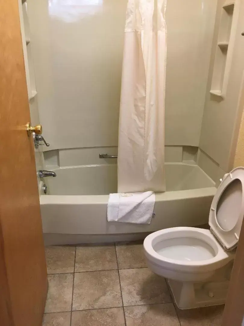 Bathroom in Quality Suites Convention Center - Hickory