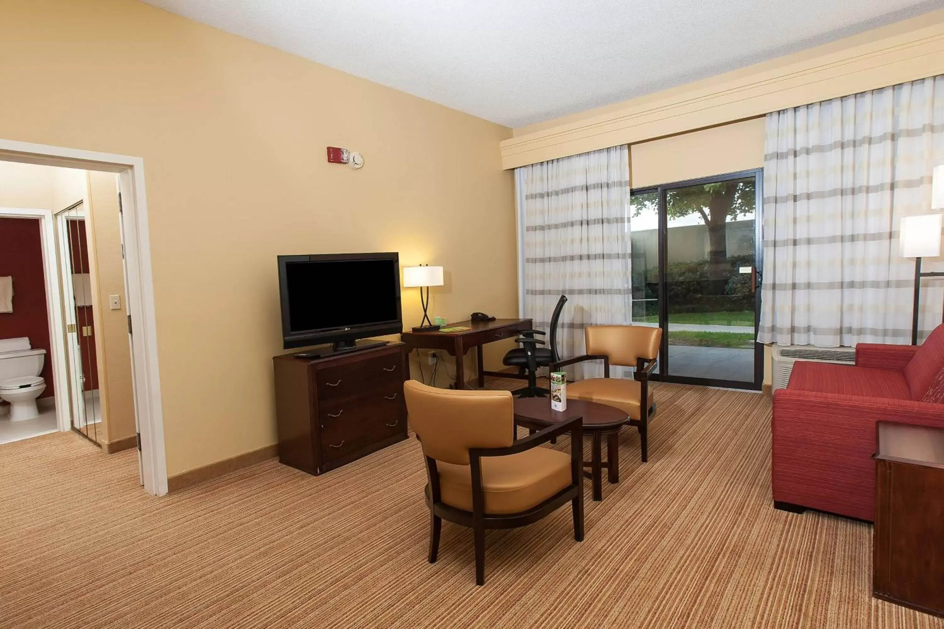 Living room, TV/Entertainment Center in Courtyard Florence South Carolina