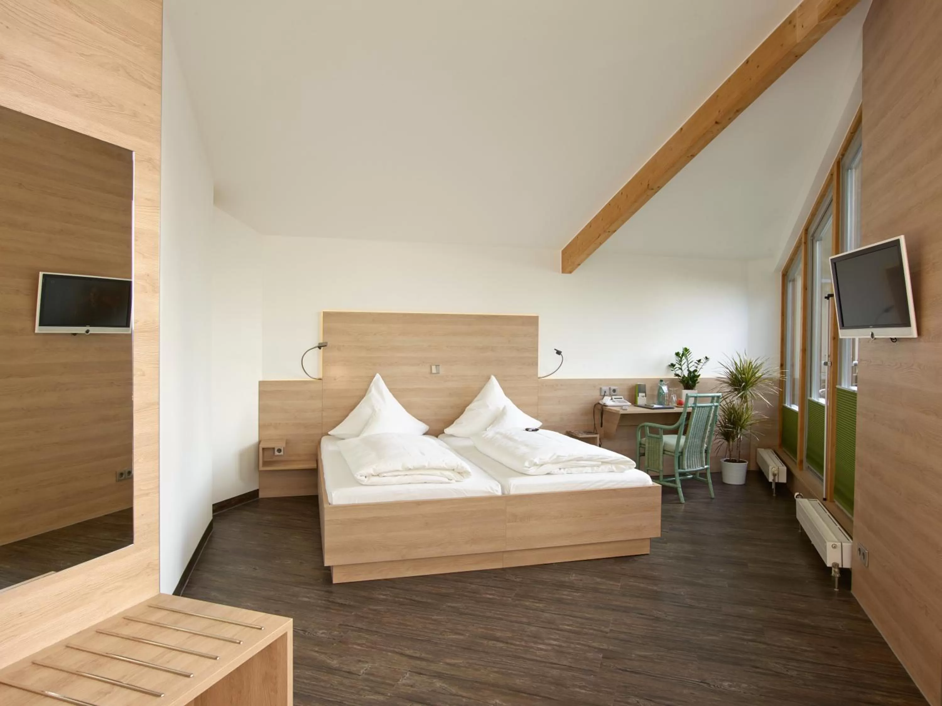 Bed in Hotel Forsthaus Grüna Betreibergesellschaft mbH