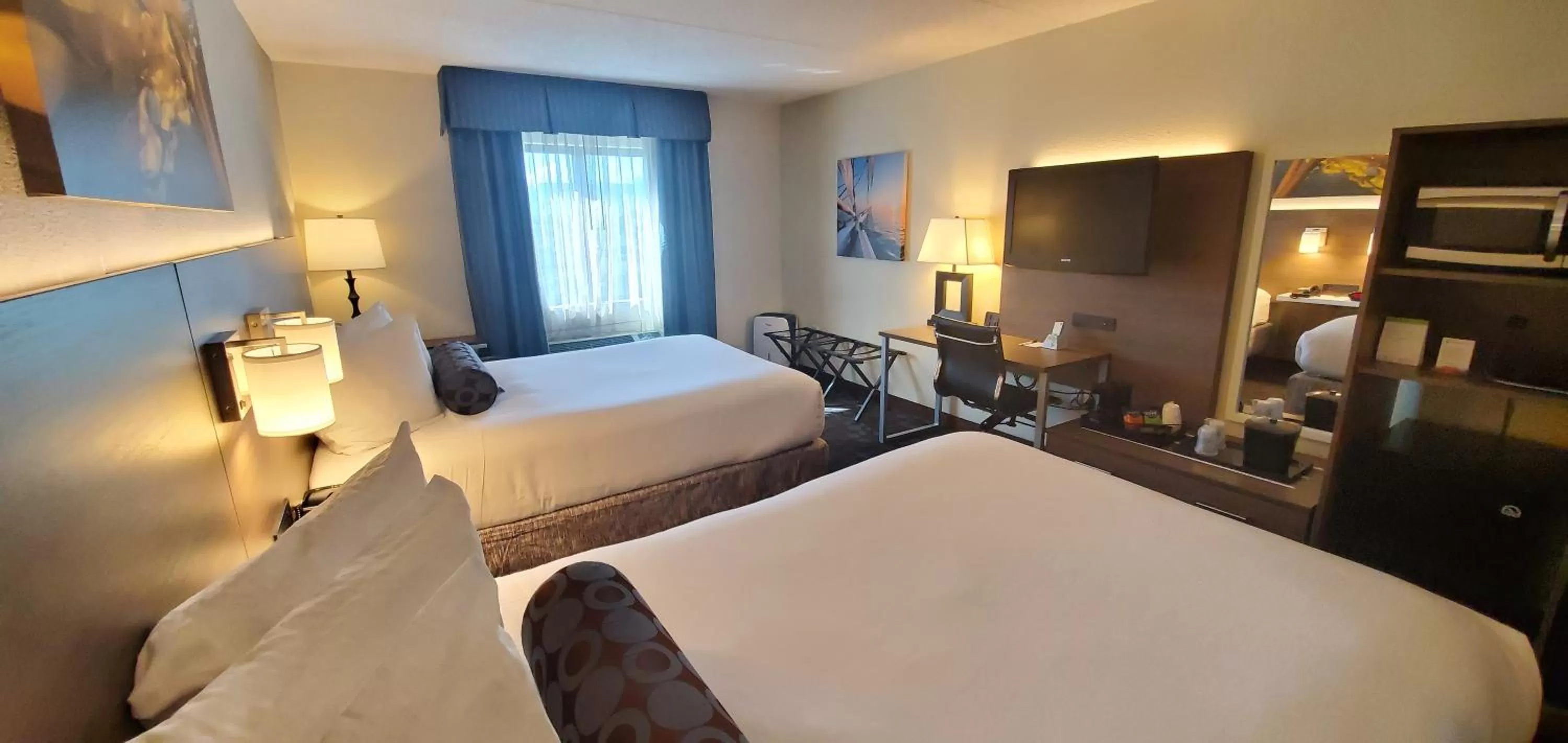 Photo of the whole room, Bed in Best Western Plus Hollywood/Aventura