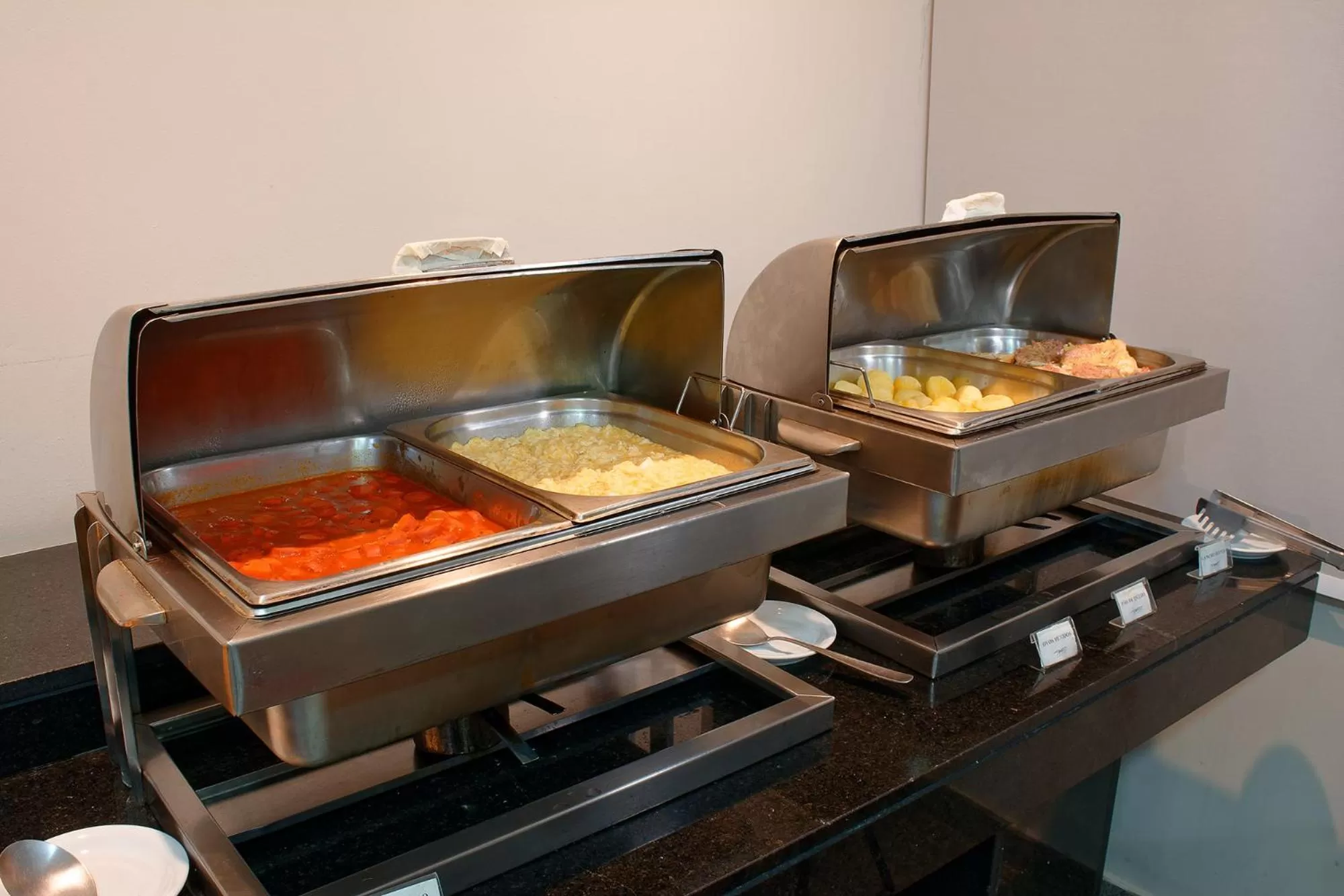 Buffet breakfast in Fênix Hotel Campinas