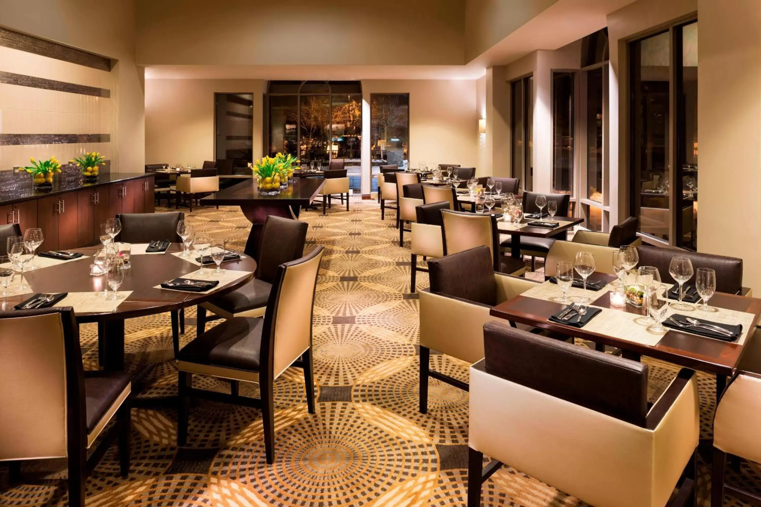 Restaurant/Places to Eat in Sheraton Hartford South