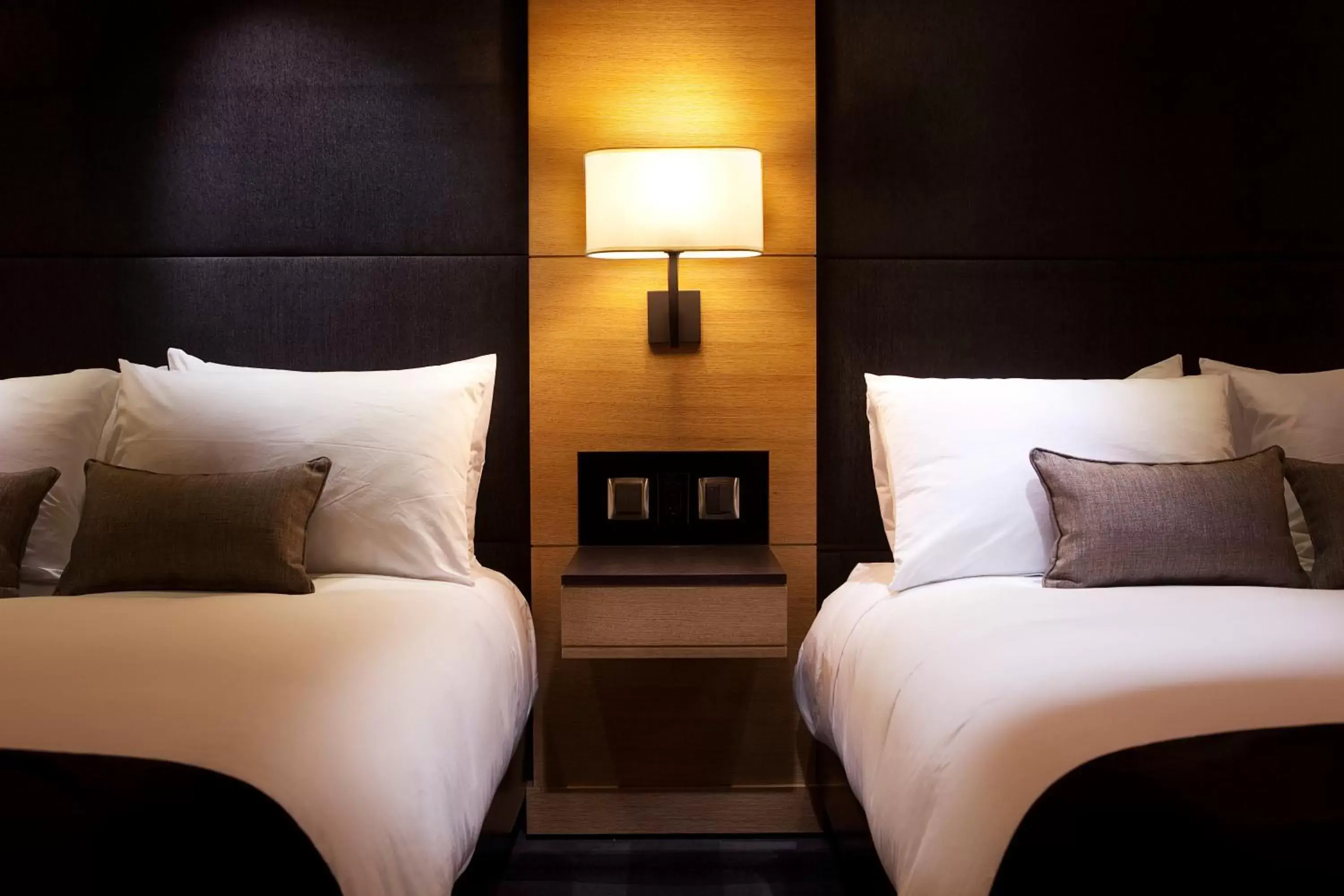 Shower, Bed in Ramada Plaza by Wyndham Prince George Shower, Bed in Ramada Plaza by Wyndham Prince George